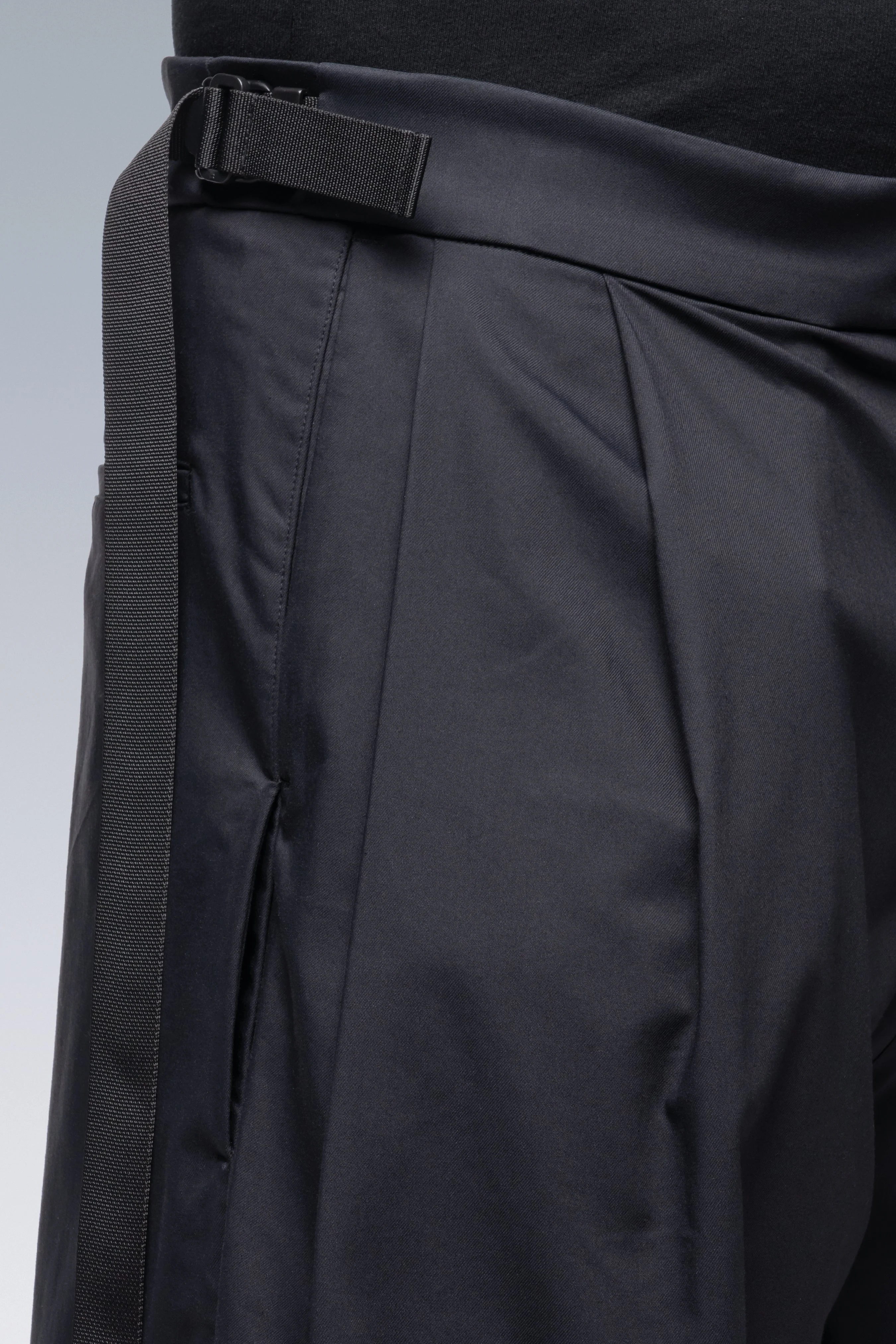 P48-CH Micro Twill Pleated Trouser - Schwarzgrün - Image 10