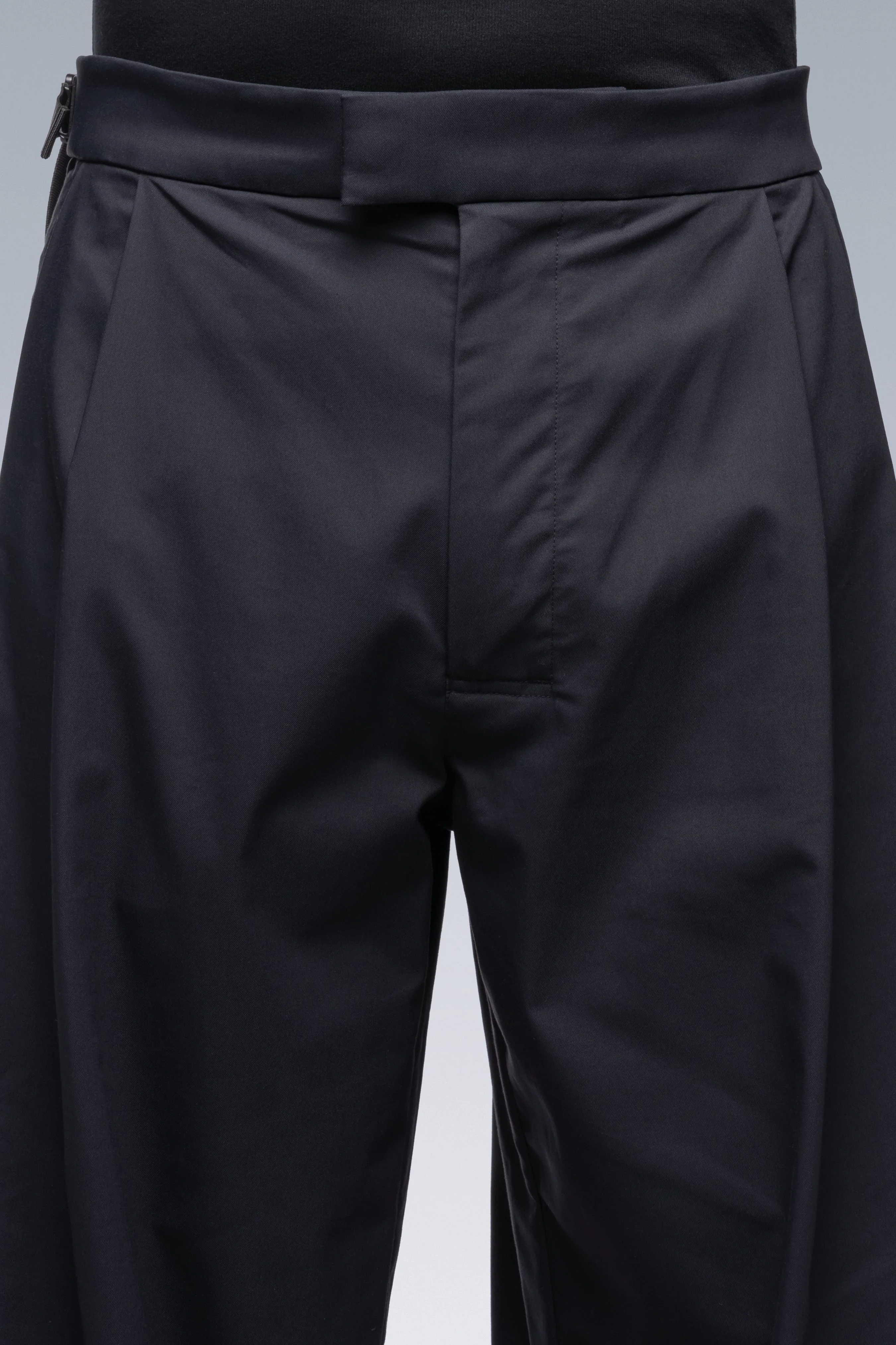 P48-CH Micro Twill Pleated Trouser - Schwarzgrün - Image 5