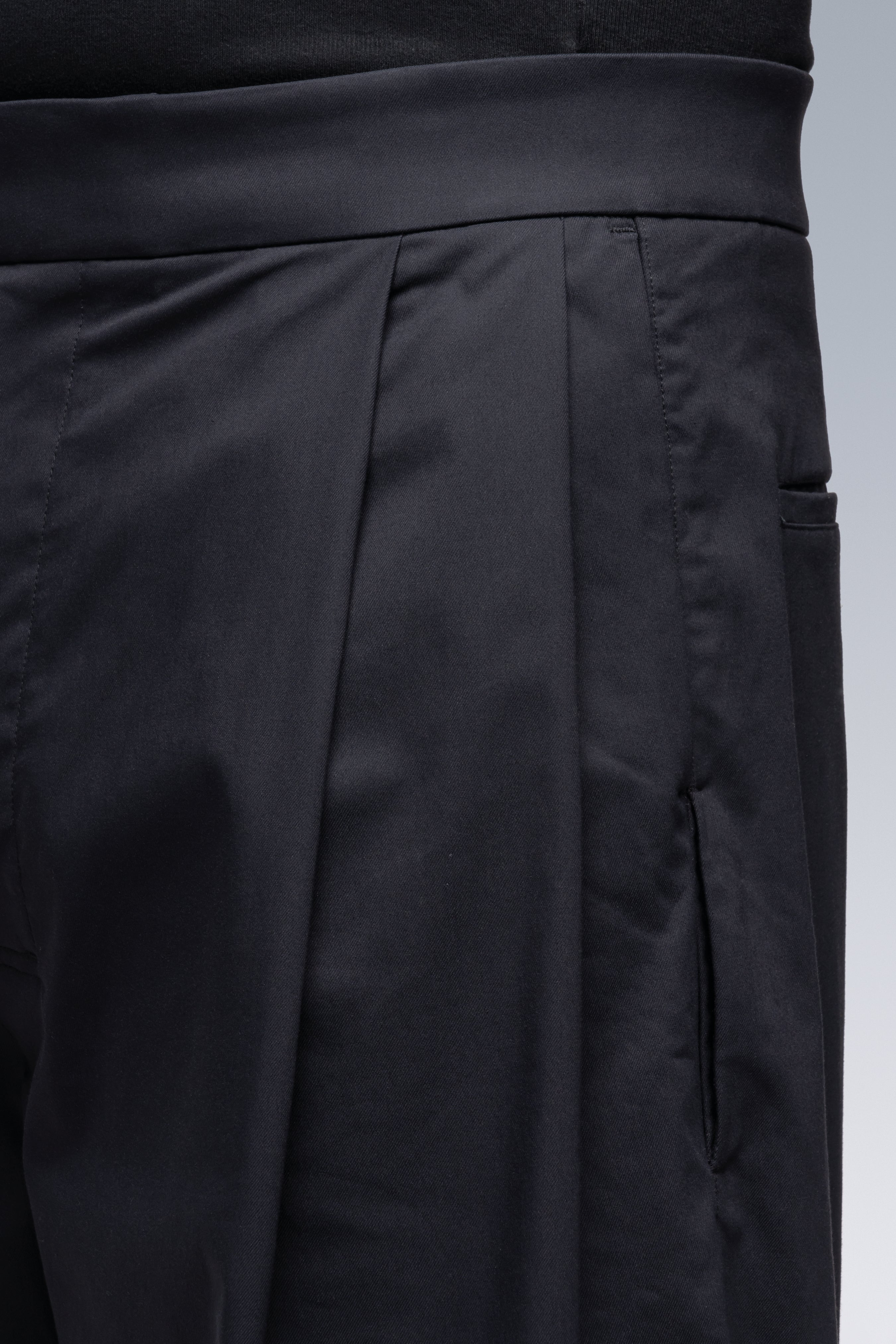 P48-CH Micro Twill Pleated Trouser - Schwarzgrün - Image 6