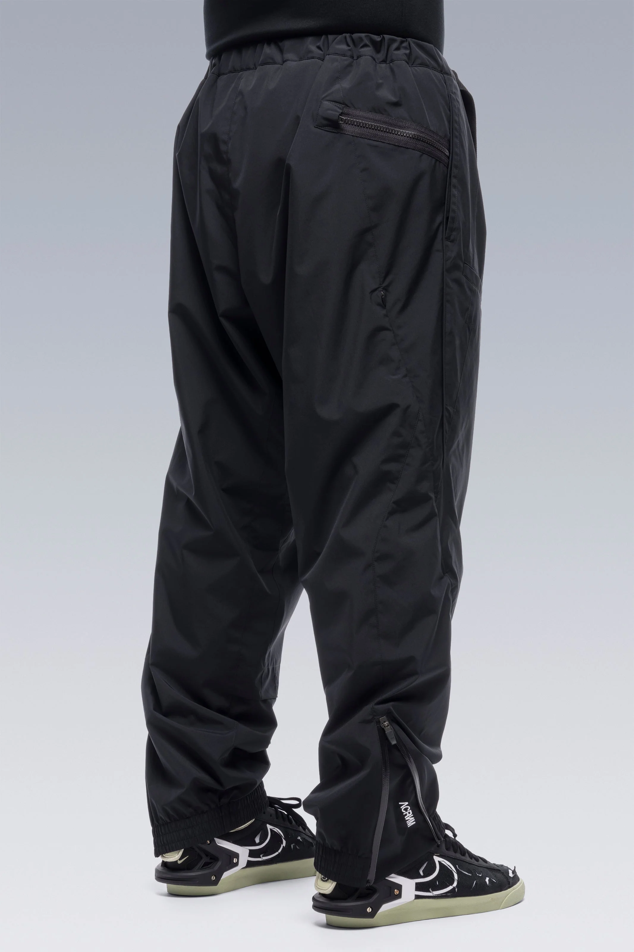 P53-WS 2L Gore-Tex® Windstopper® Insulated Vent Pants - Black - Image 4