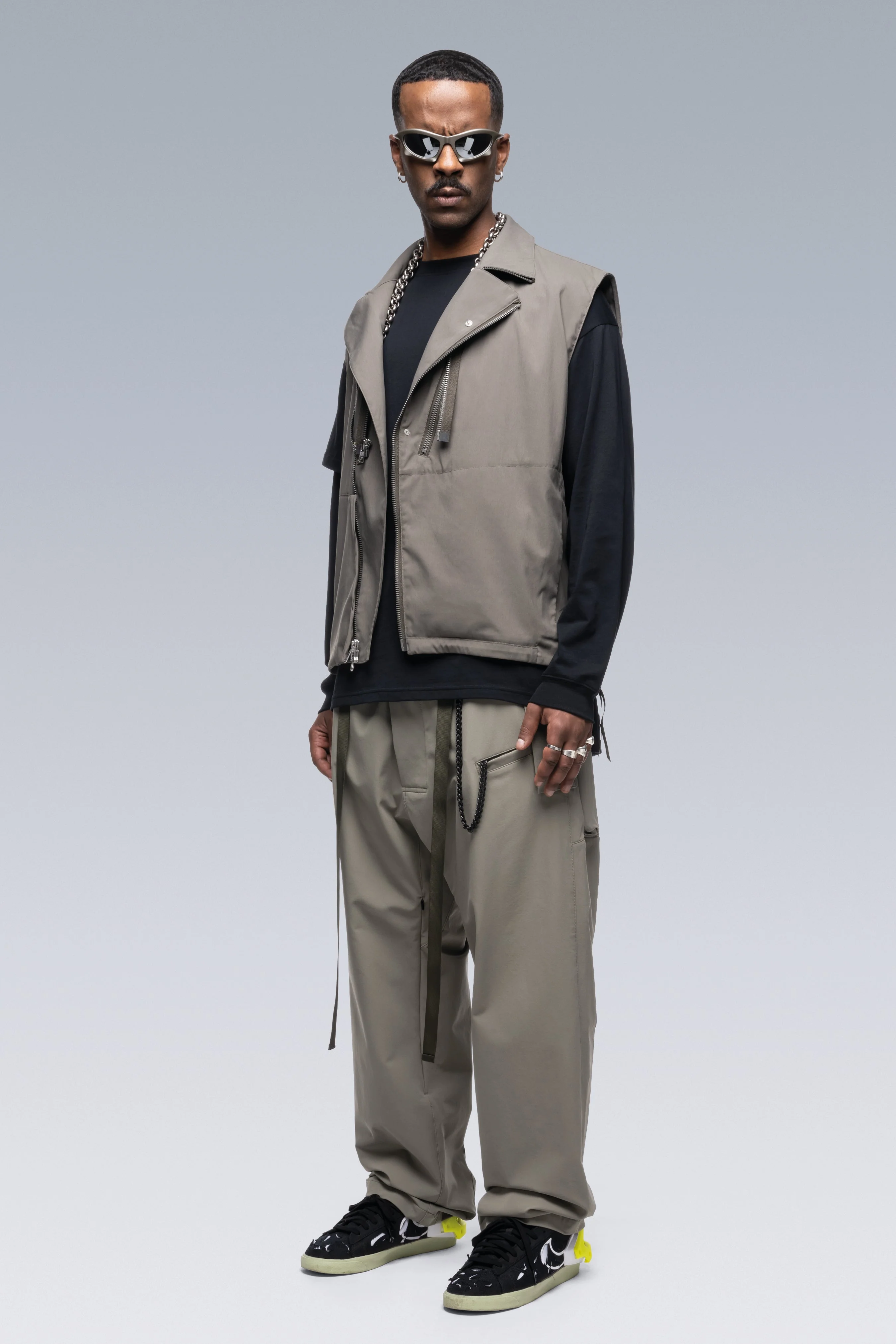 V68-M Nylon Stretch Rider Vest - Dark Grey - Image 3