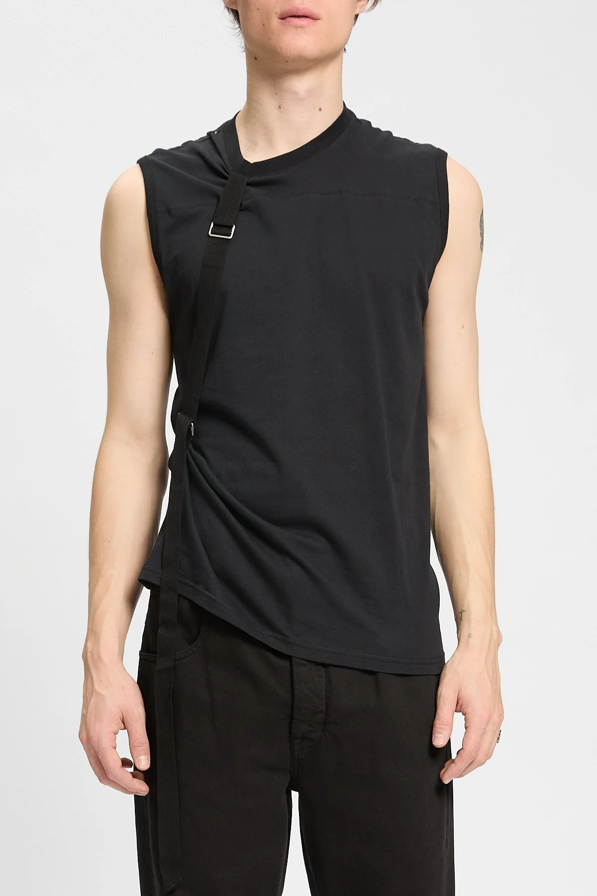 EBERT SLEEVELESS TOP WITH ADJUSTABLE STRAP BLACK - Image 2