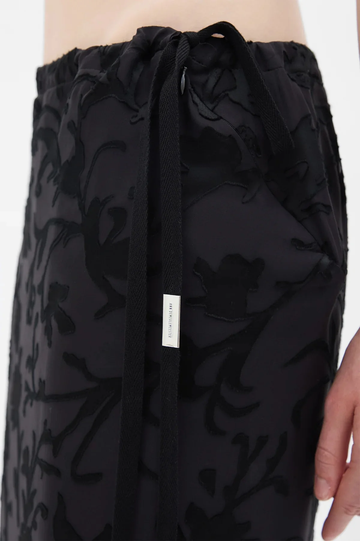 EVELINE LONG BIAS SKIRT DÉVORÉ RAMAGE SATIN BLACK - Image 6