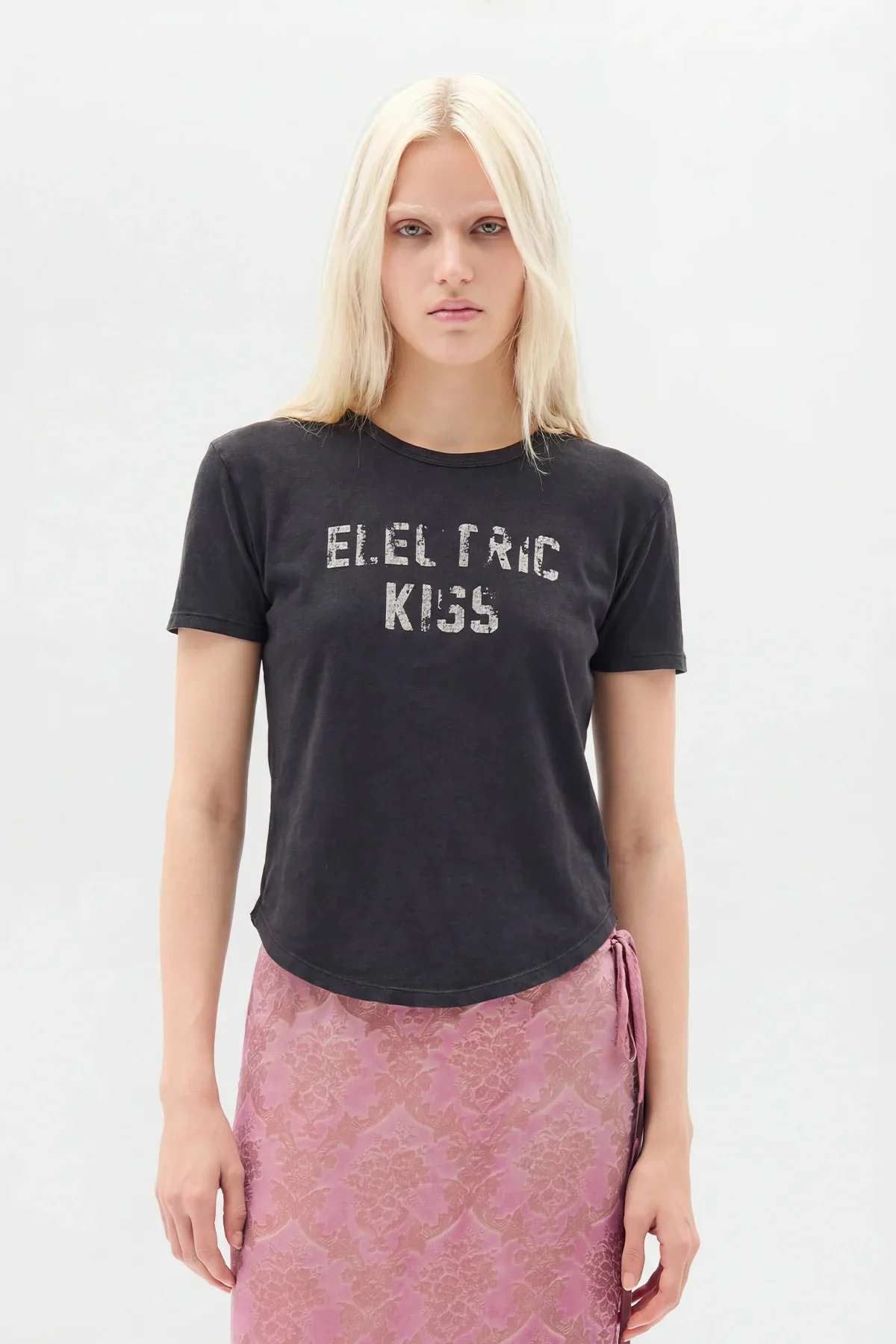 FLOOR MICRO T-SHIRT WITH "ELECTRIC KISS" FLOCK PRINT FADED BLACK - Image 2