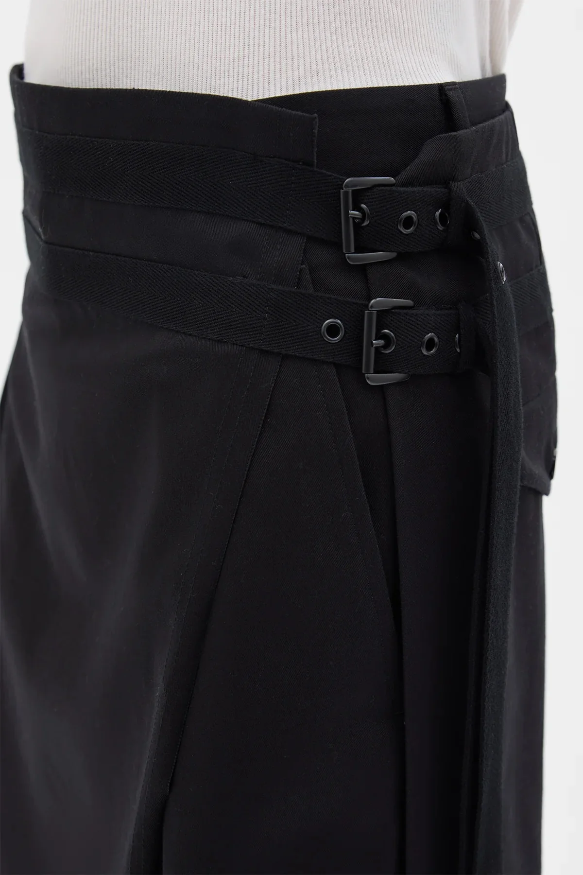 MANE KNEE LENGTH KILT BLACK - Image 5