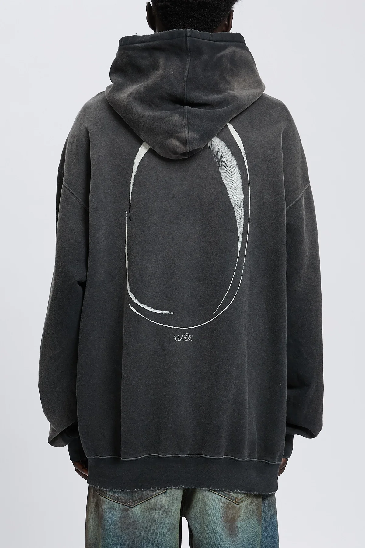 OLLIE HIGH COMFORT HOODY WITH "INFINITE FEATHERS" PRINT FADED BLACK - Image 5