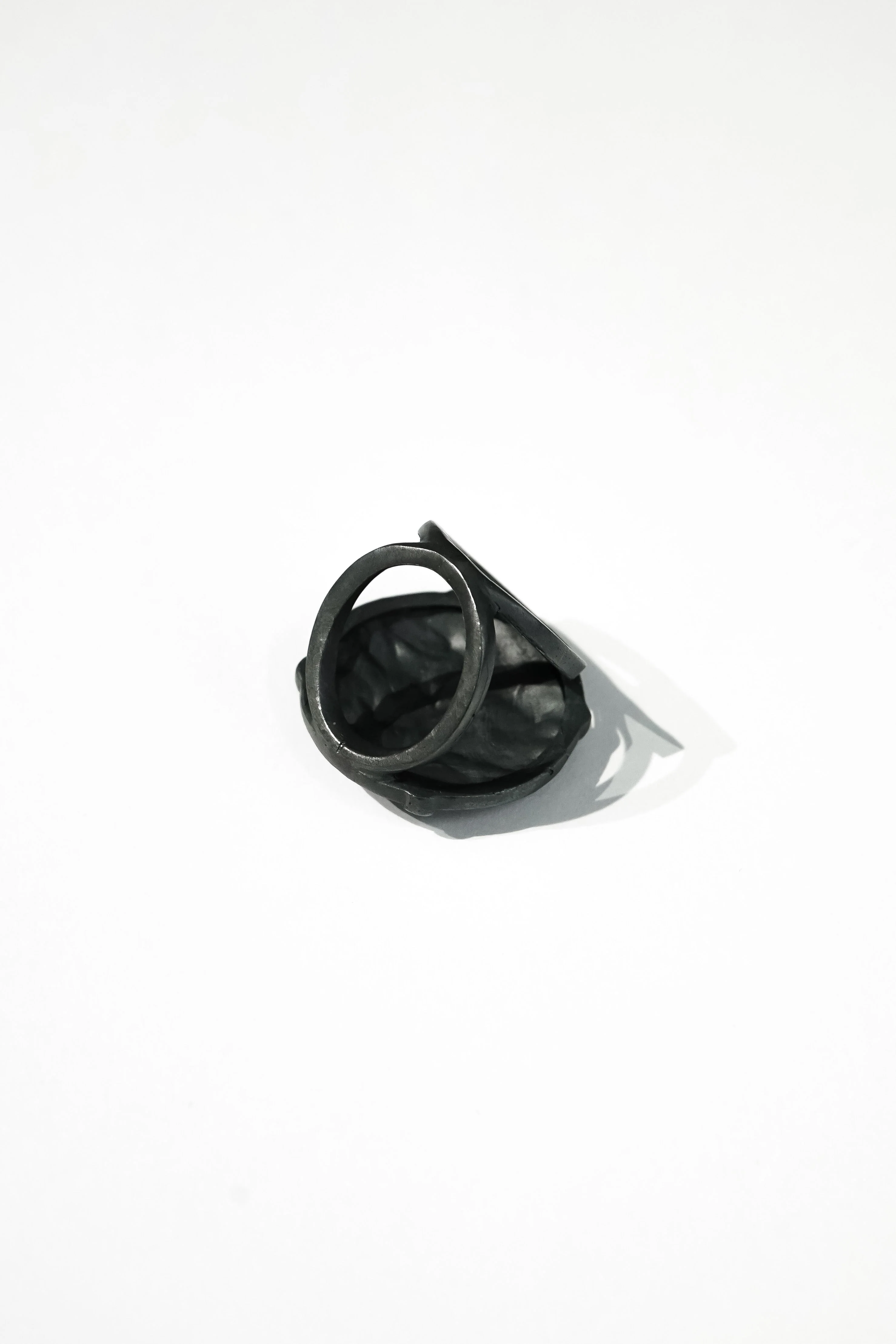 Black Leaf Round Ring - Image 4