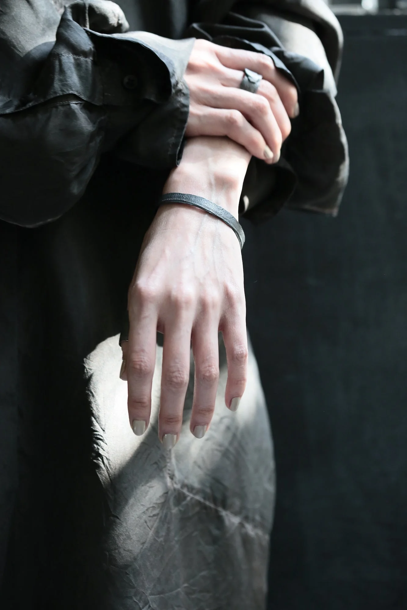BLACK SILVER BANGLE (THIN) - Image 4
