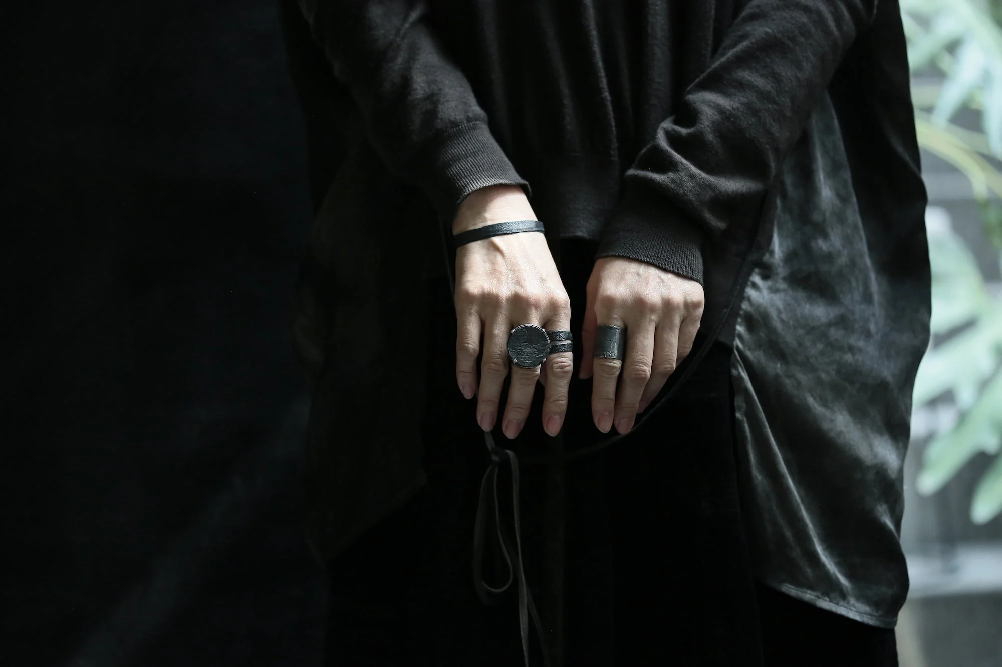 BLACK SILVER BANGLE (THIN) - Image 5