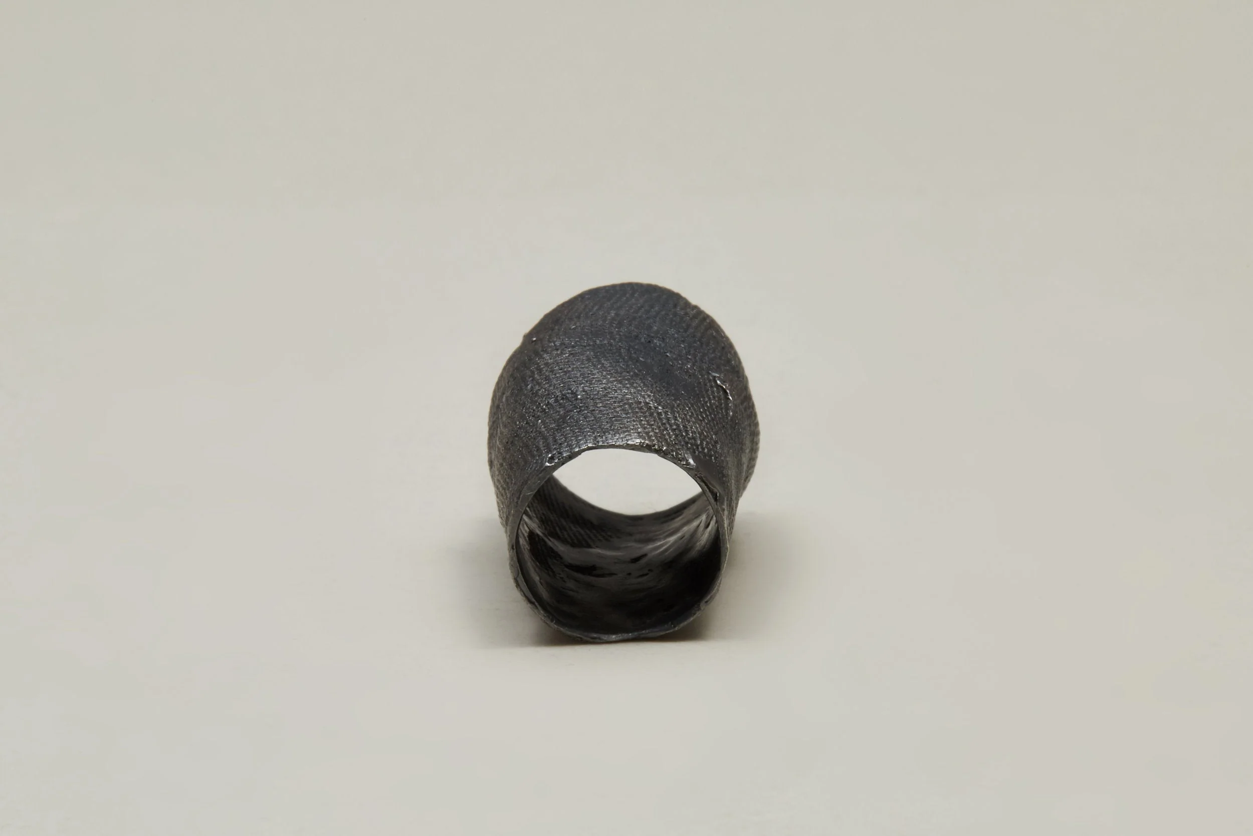 VTGR01 BLACK BANDAGE RING - Image 6