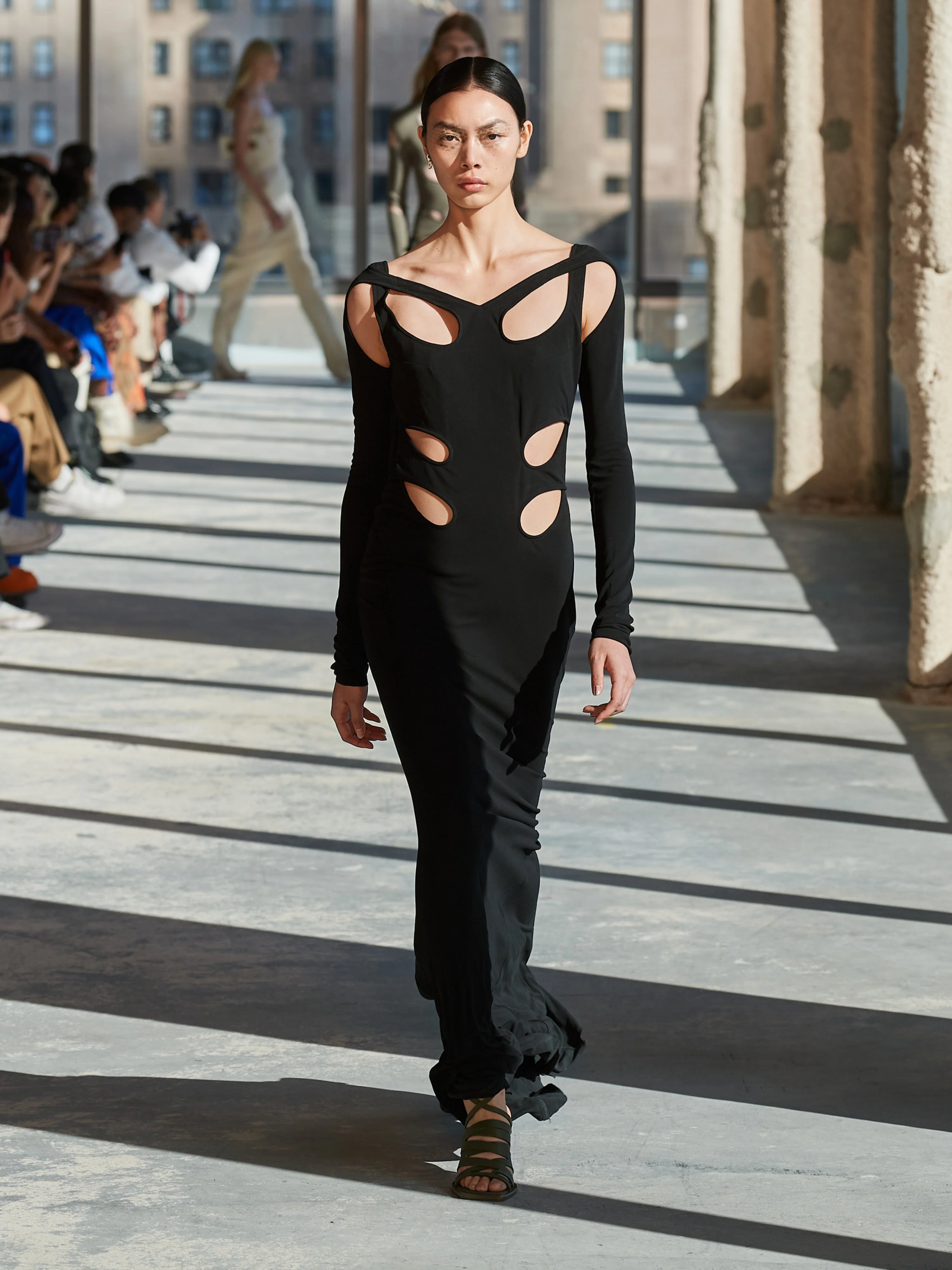 TRIPLE LOOP GOWN - Image 2