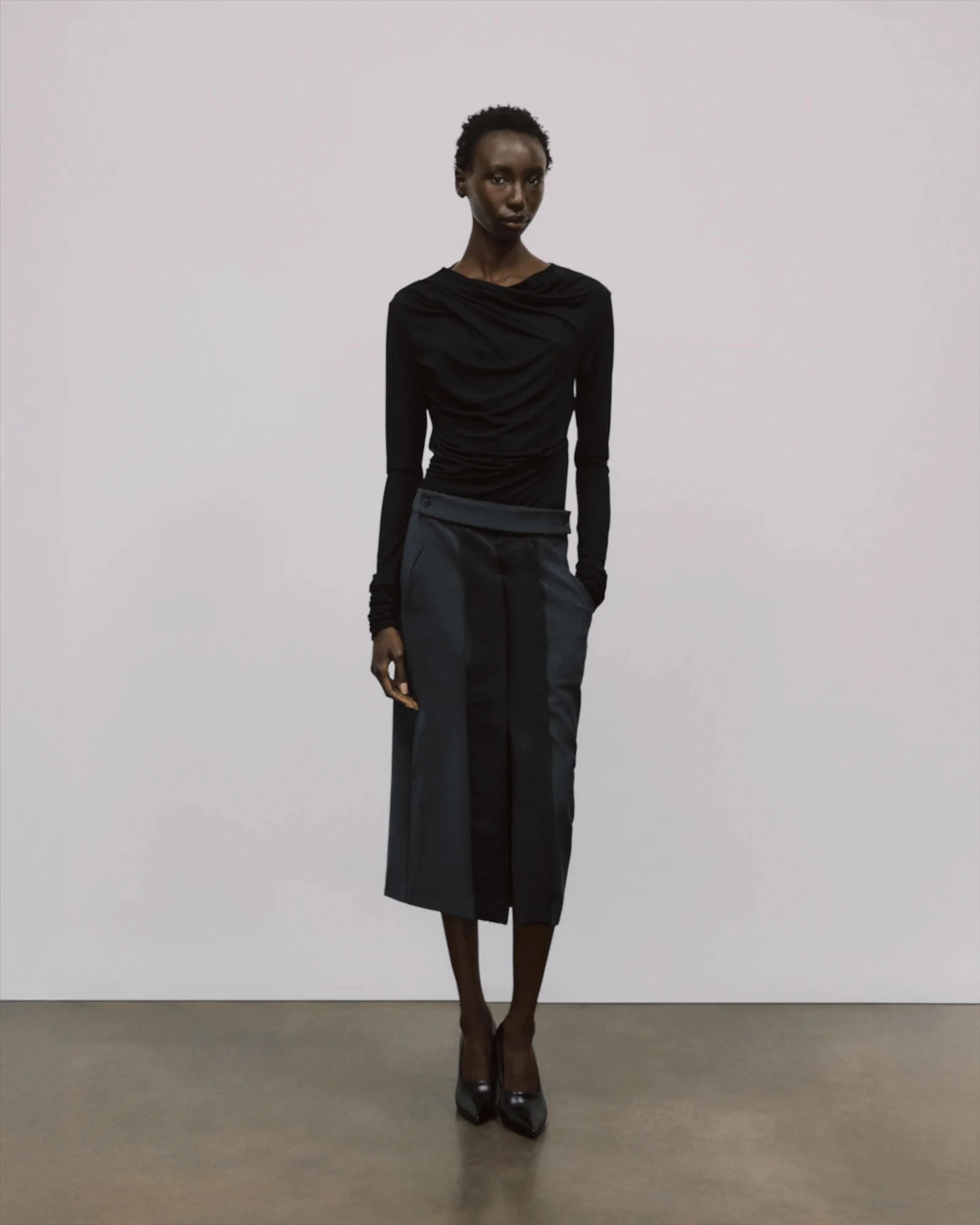 DRAPE TOP BLACK - Image 4