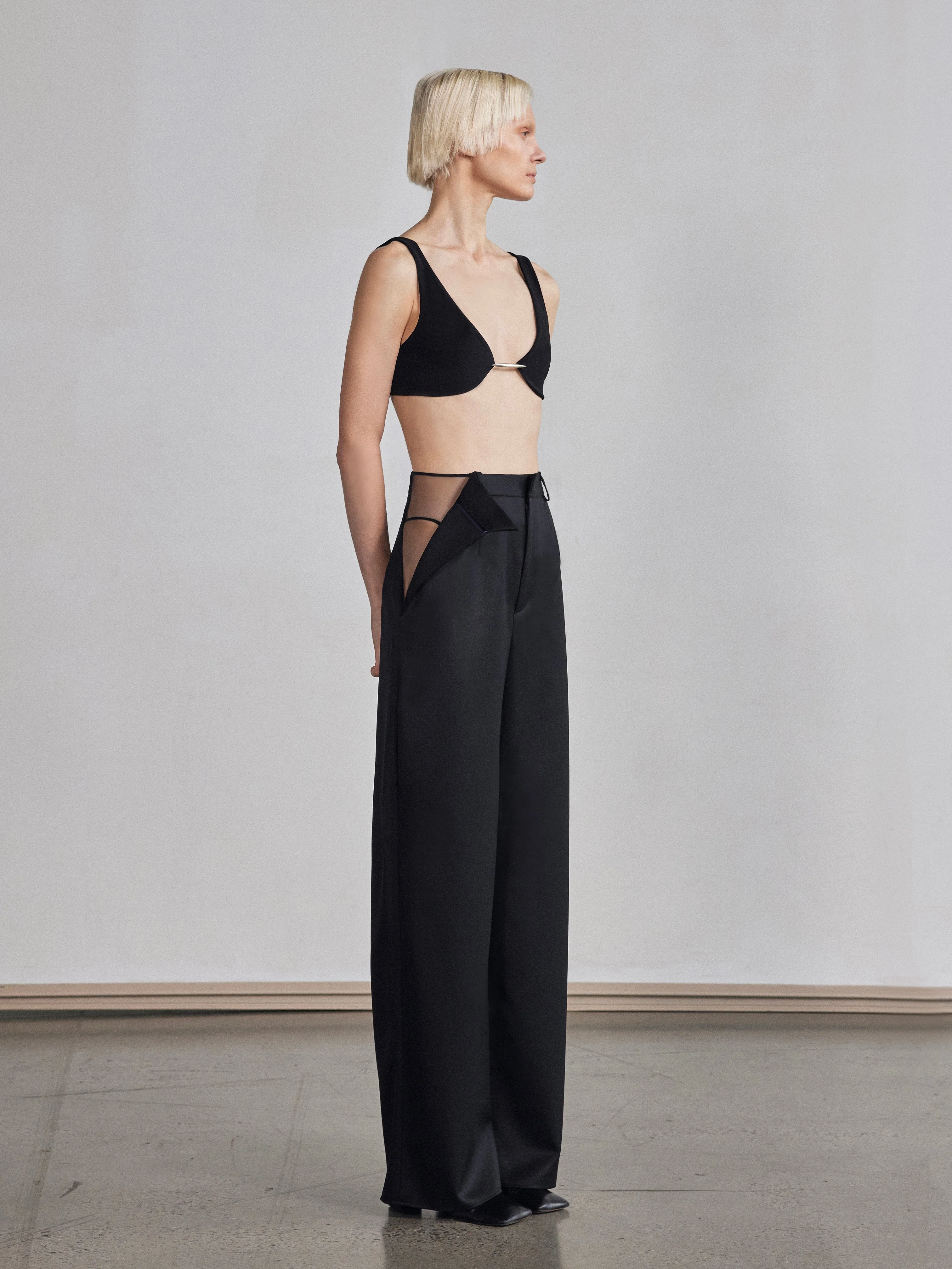 PEEK OPEN THIGH PANTS BLACK - Image 4