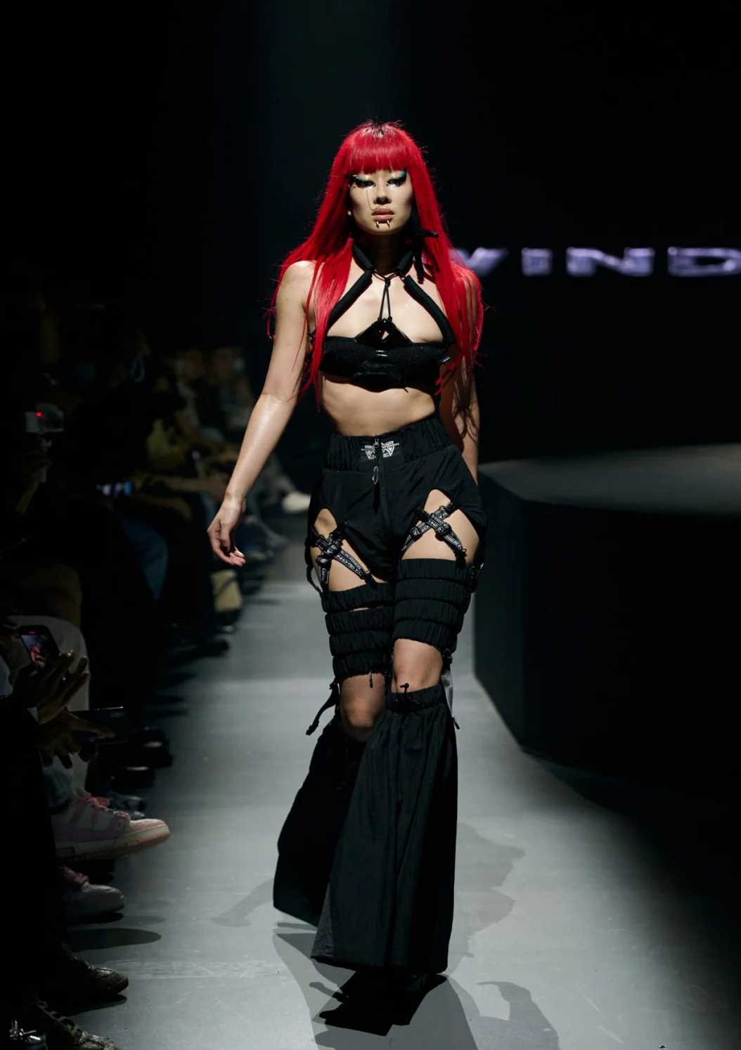 HOLLOW OUT PANTS WITH DETACHABLE FLARED TROUSER LEGS - Image 2