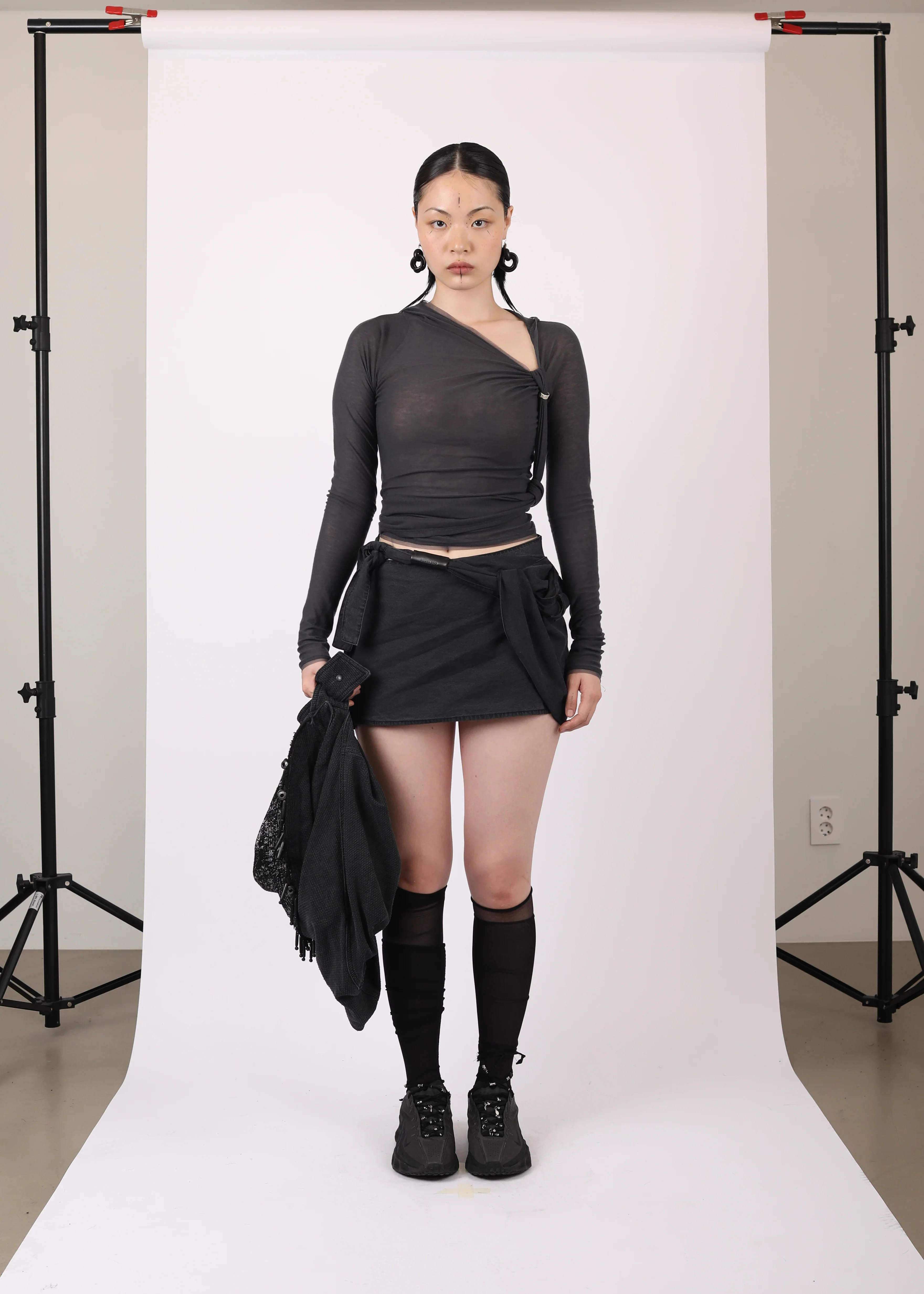 HOODED KNOT L/S CHARCOAL - Image 2