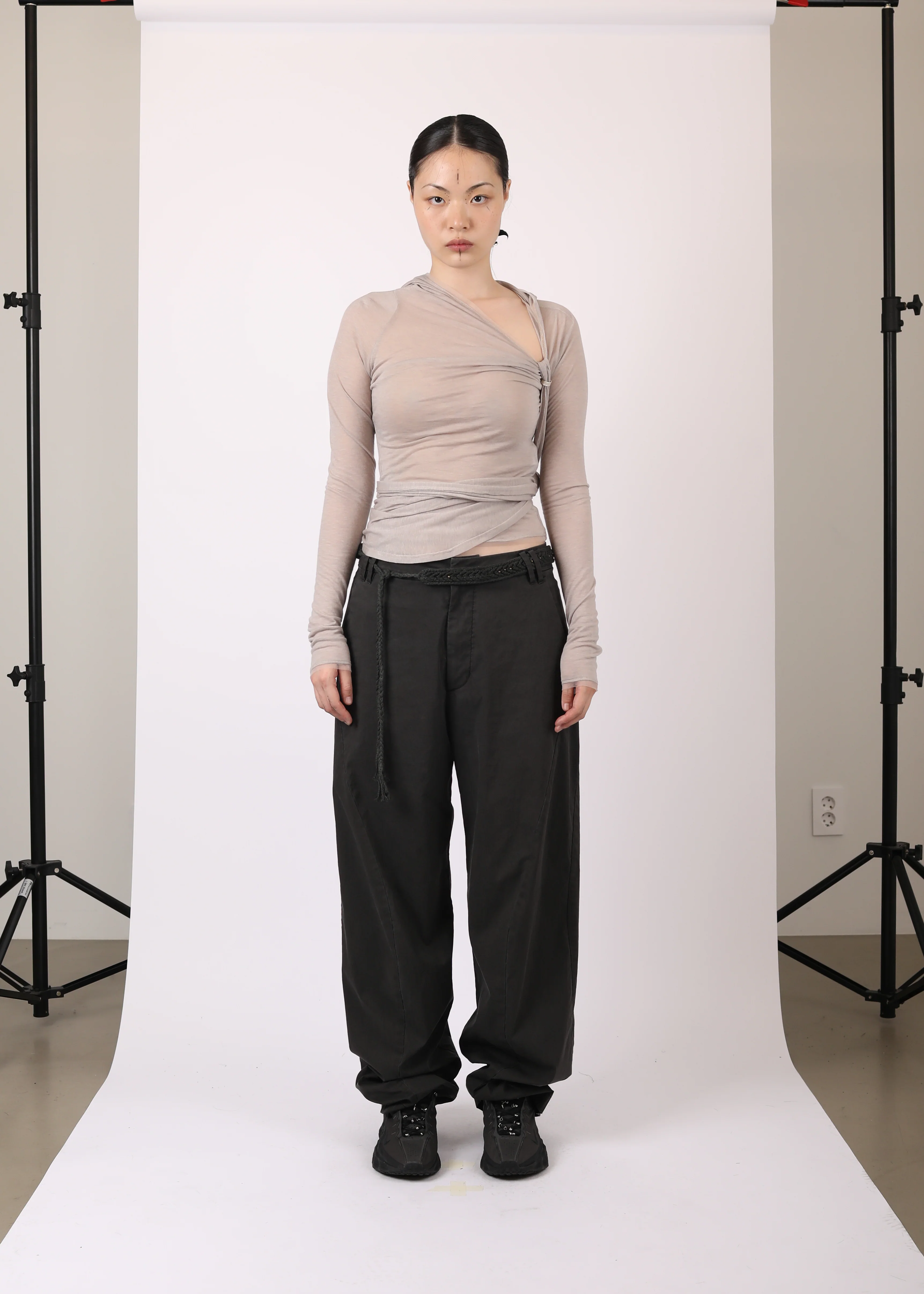 HOODED KNOT L/S WARM GREY - Image 2