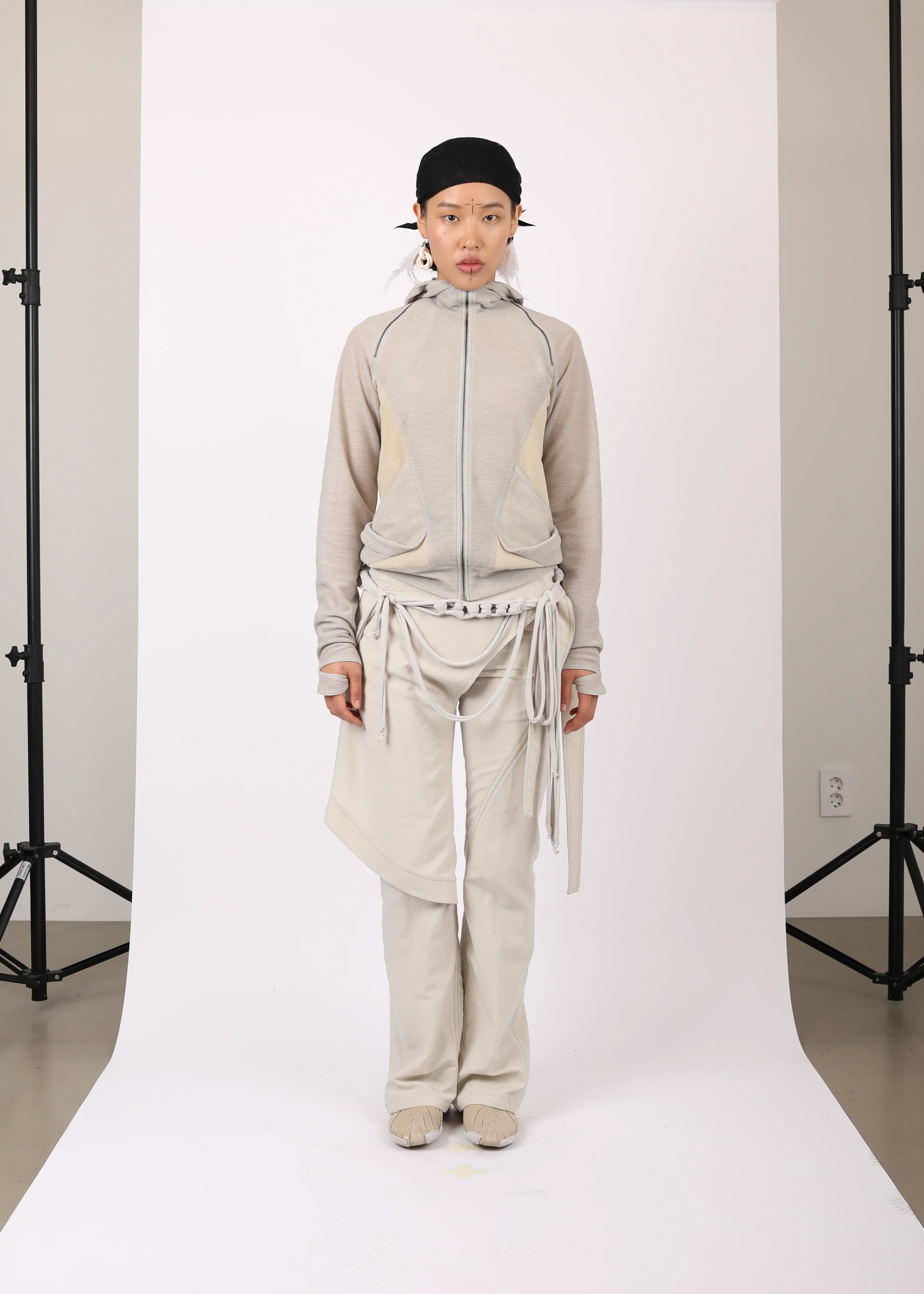SLASHED ZIP HOODIE BEIGE - Image 2