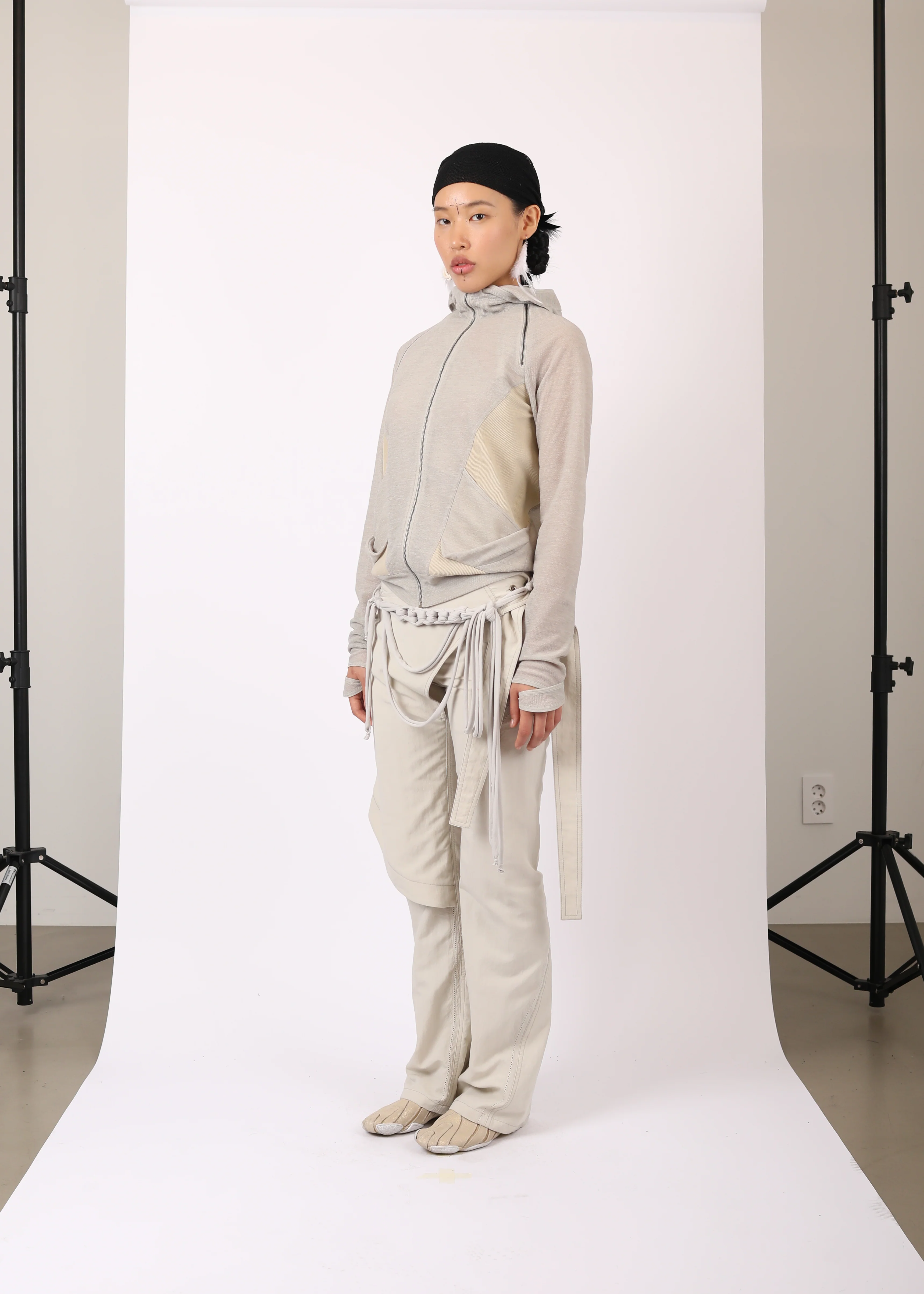 SLASHED ZIP HOODIE BEIGE - Image 4