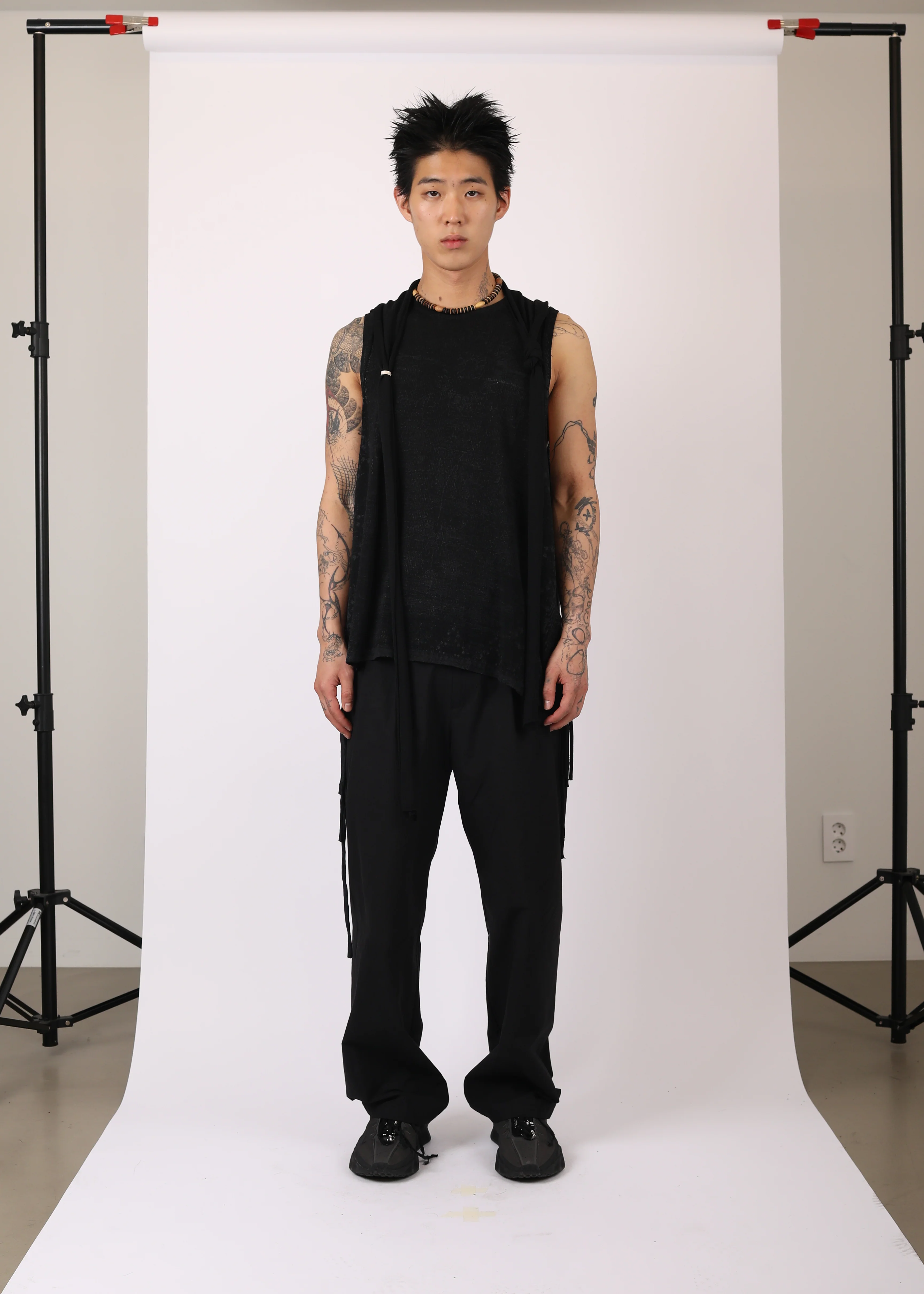 SLEEVELESS KNIT w/ MACRAME HOODIE BLACK - Image 6