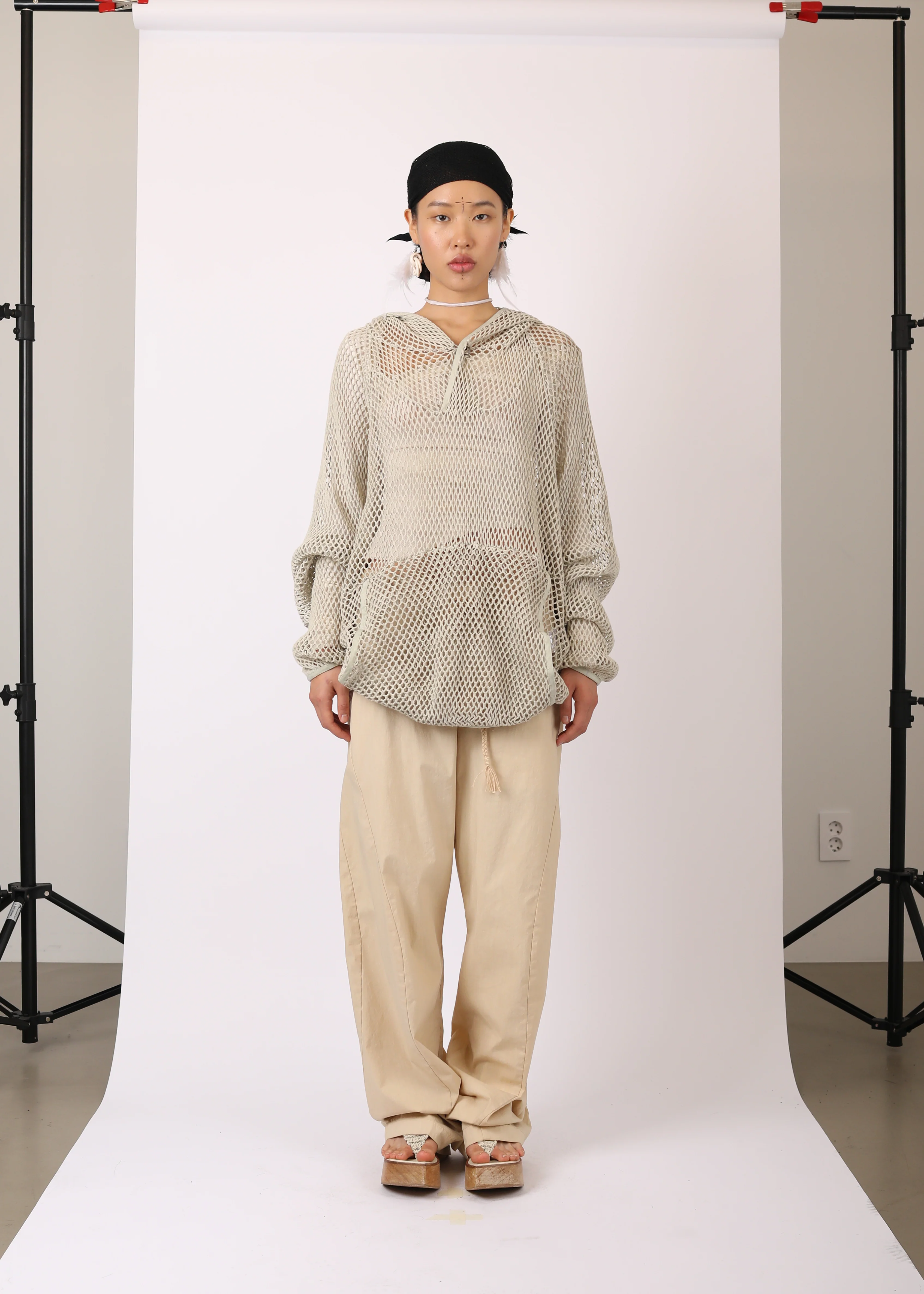 WASHED MESH HOODIE MOSS BEIGE - Image 6
