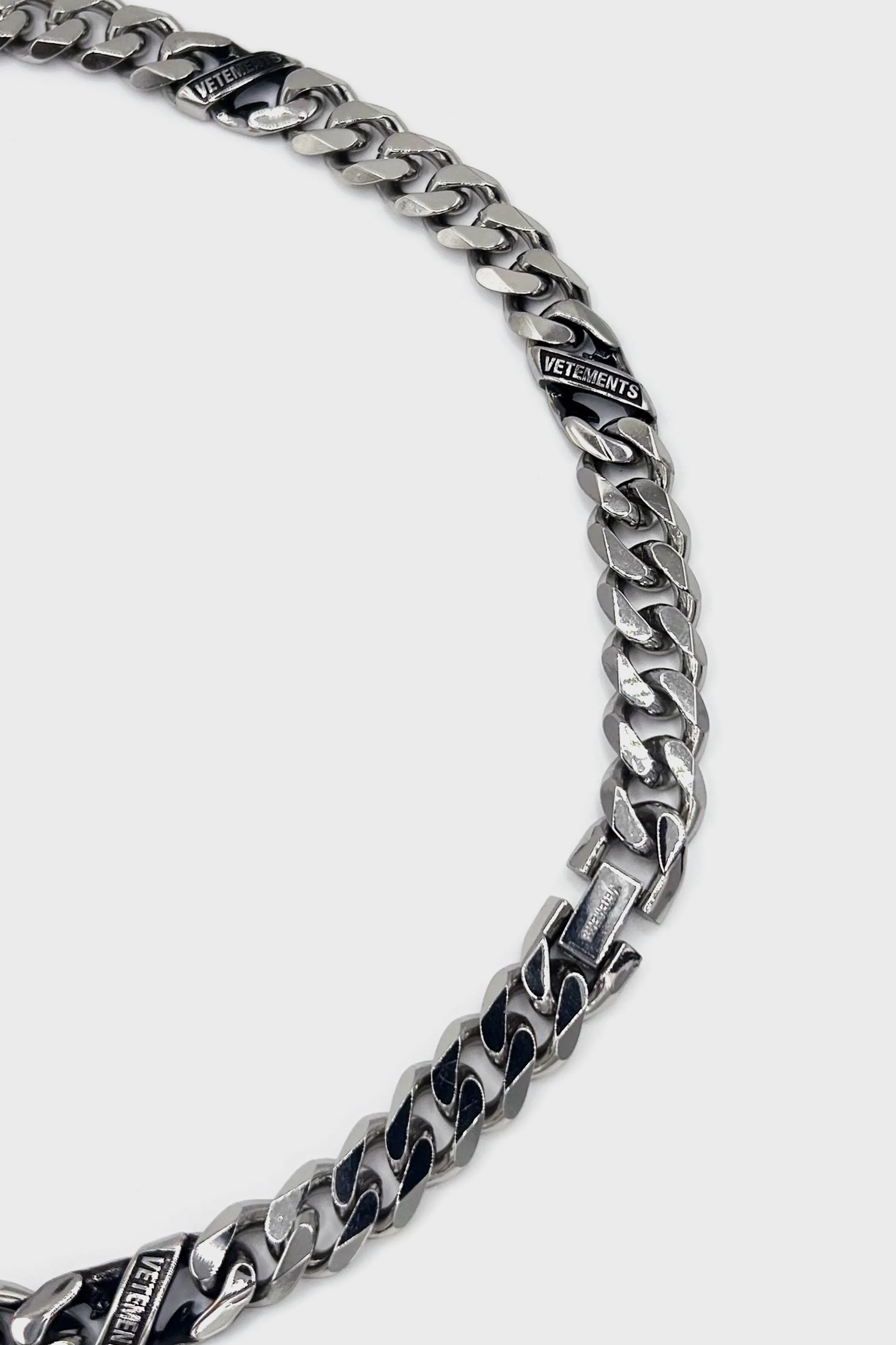 LOGO CHAIN NECKLACE - Image 2