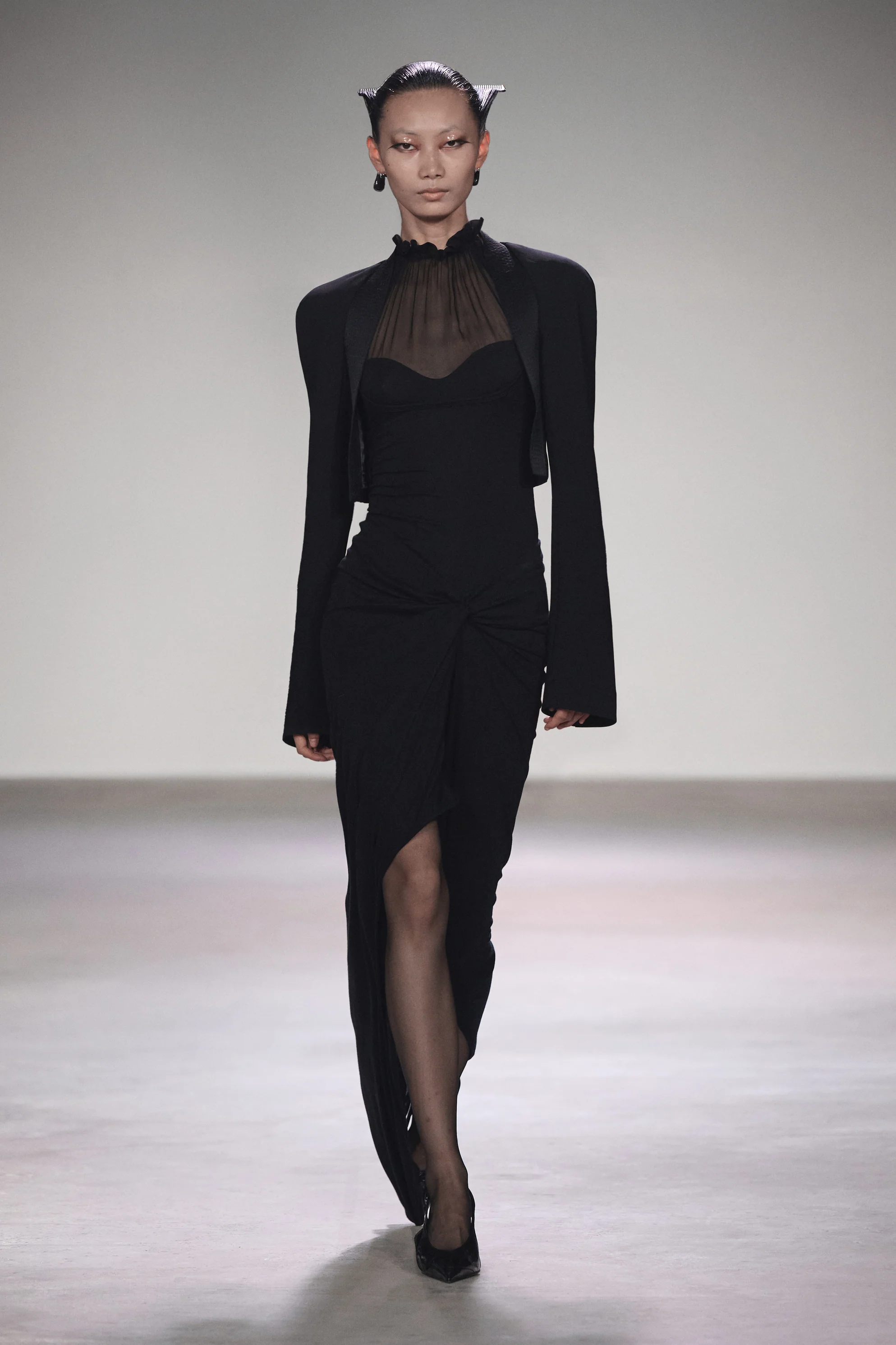 TAILORED ROUND-SHOULDER CROPPED BLAZER BLACK - Image 2