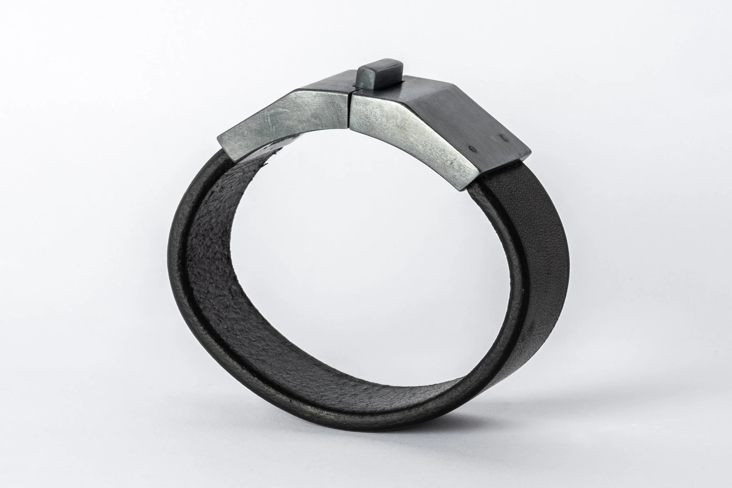 Box Lock Bracelet (Facet, Narrow, BLK+KAS) - Image 3