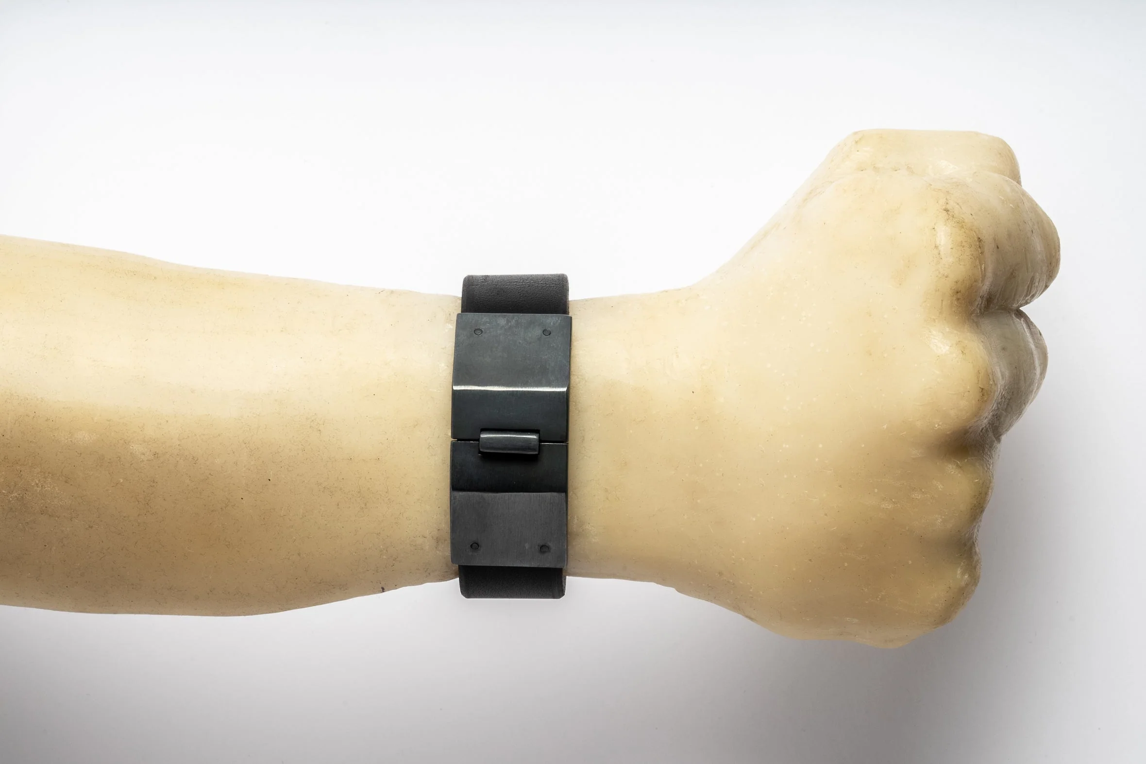 Box Lock Bracelet (Facet, Narrow, BLK+KAS) - Image 4