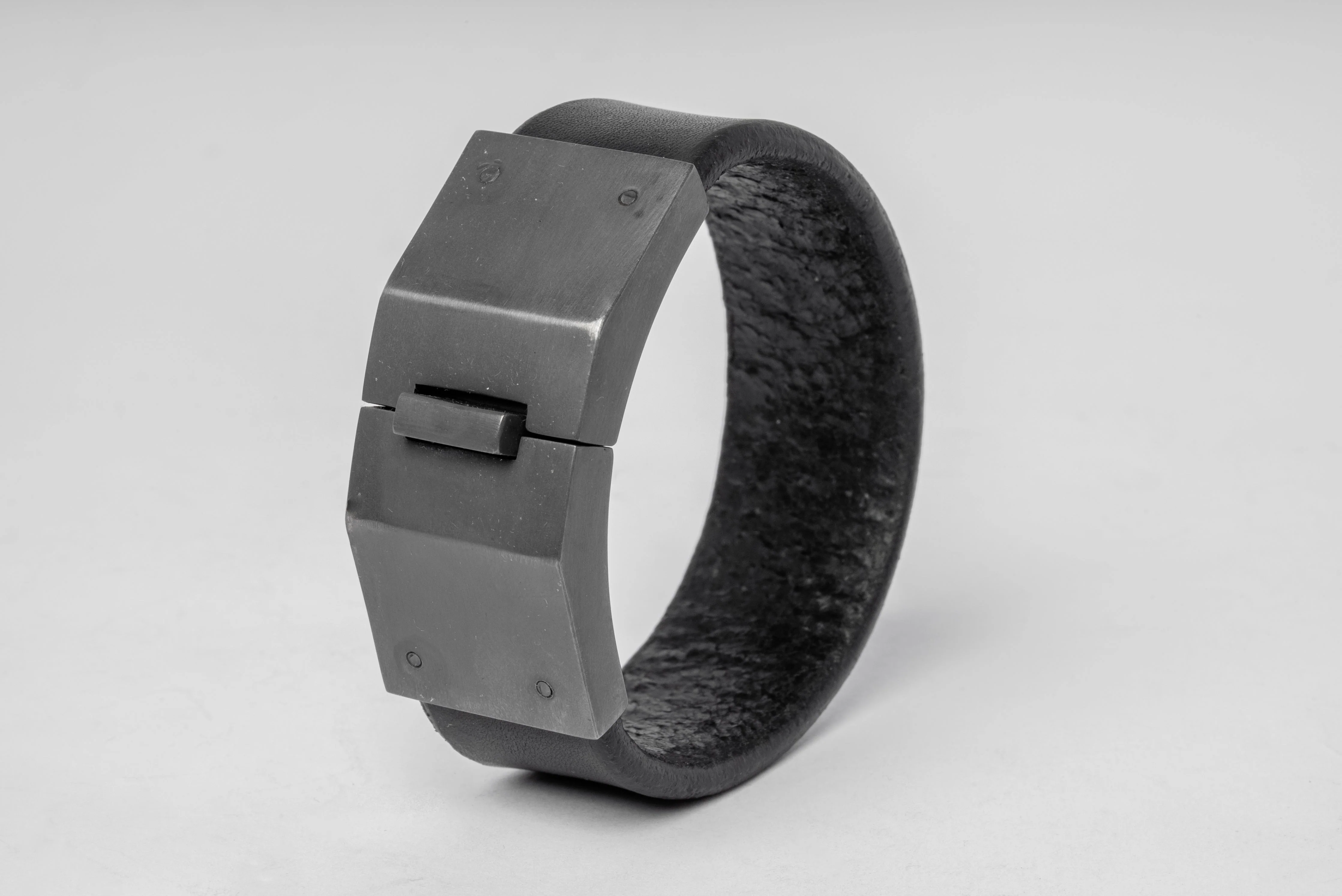Box Lock Bracelet (Facet, Narrow, BLK+KA) - Image 2