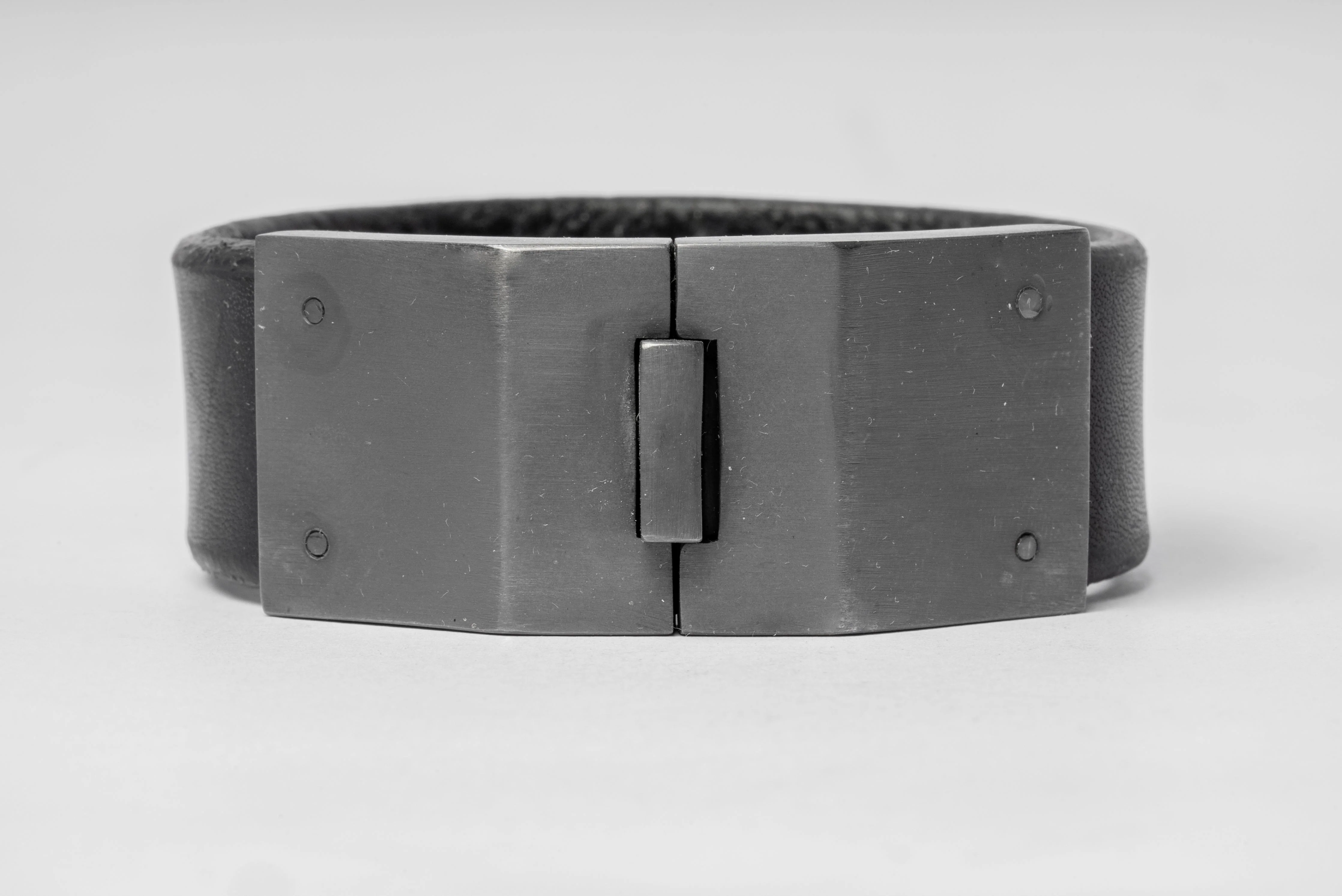 Box Lock Bracelet (Facet, Narrow, BLK+KA) - Image 3