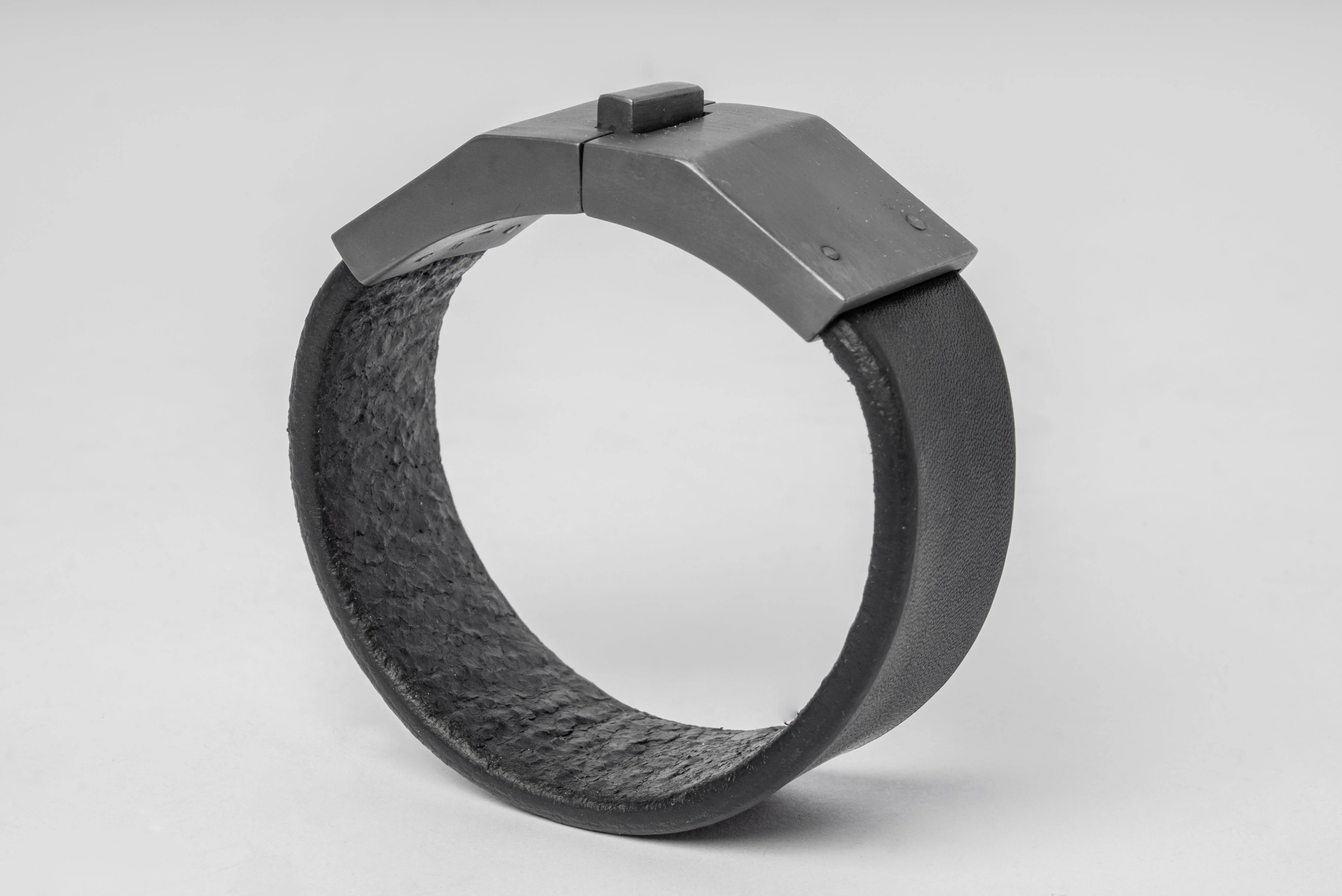 Box Lock Bracelet (Facet, Narrow, BLK+KA) - Image 4