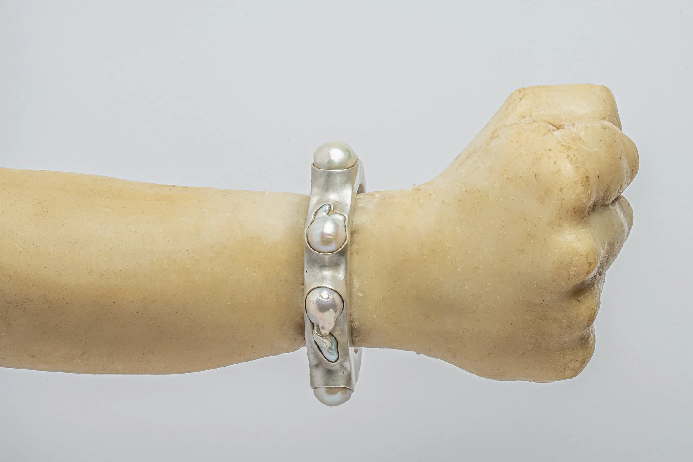 Crescent Bracelet (Terrestrial Surfaced, White Pearl, 15mm) - Image 4