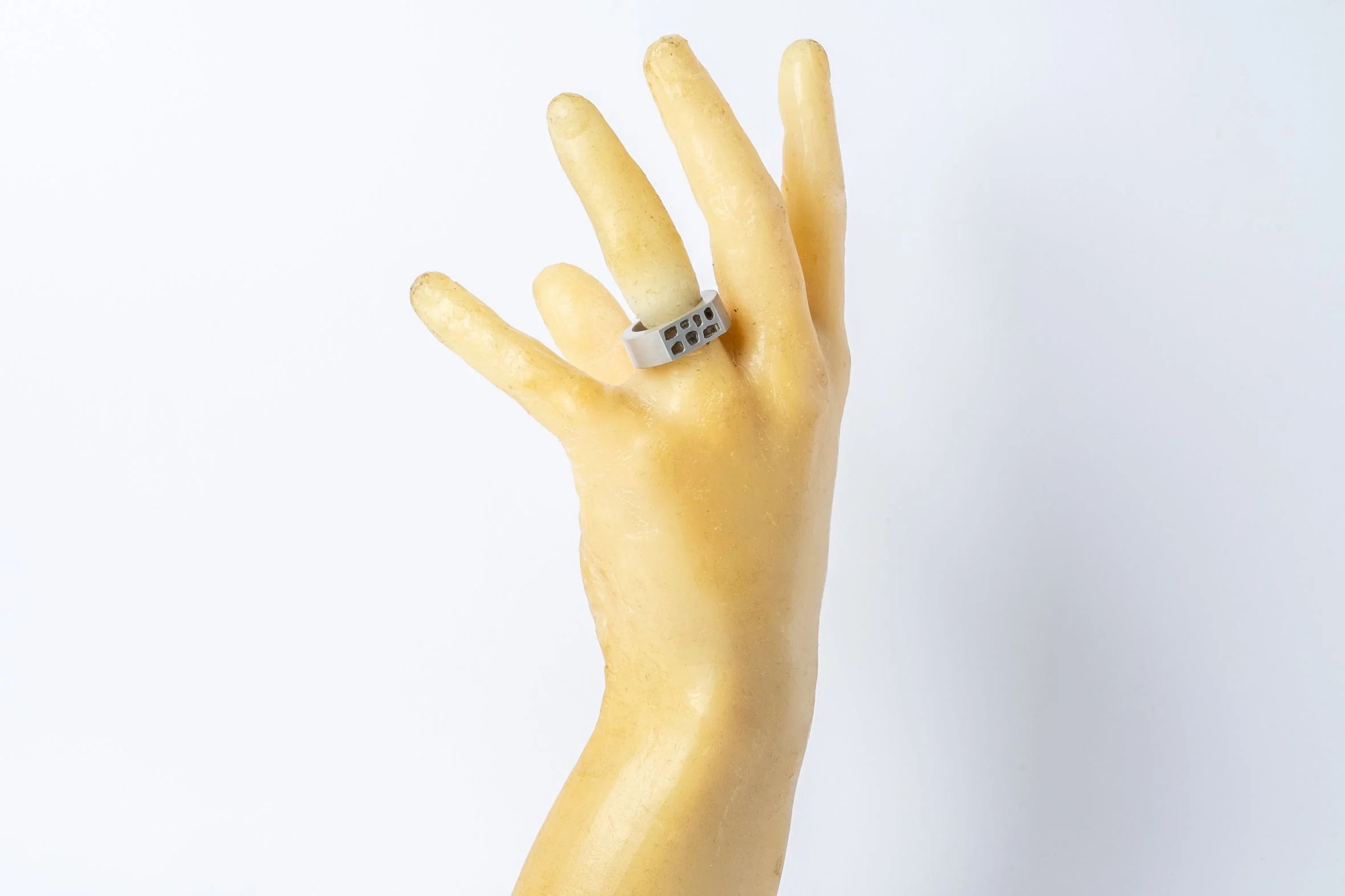 Crescent Plane Ring (Mega Pavé, 9mm, DA+DIA) - Image 4