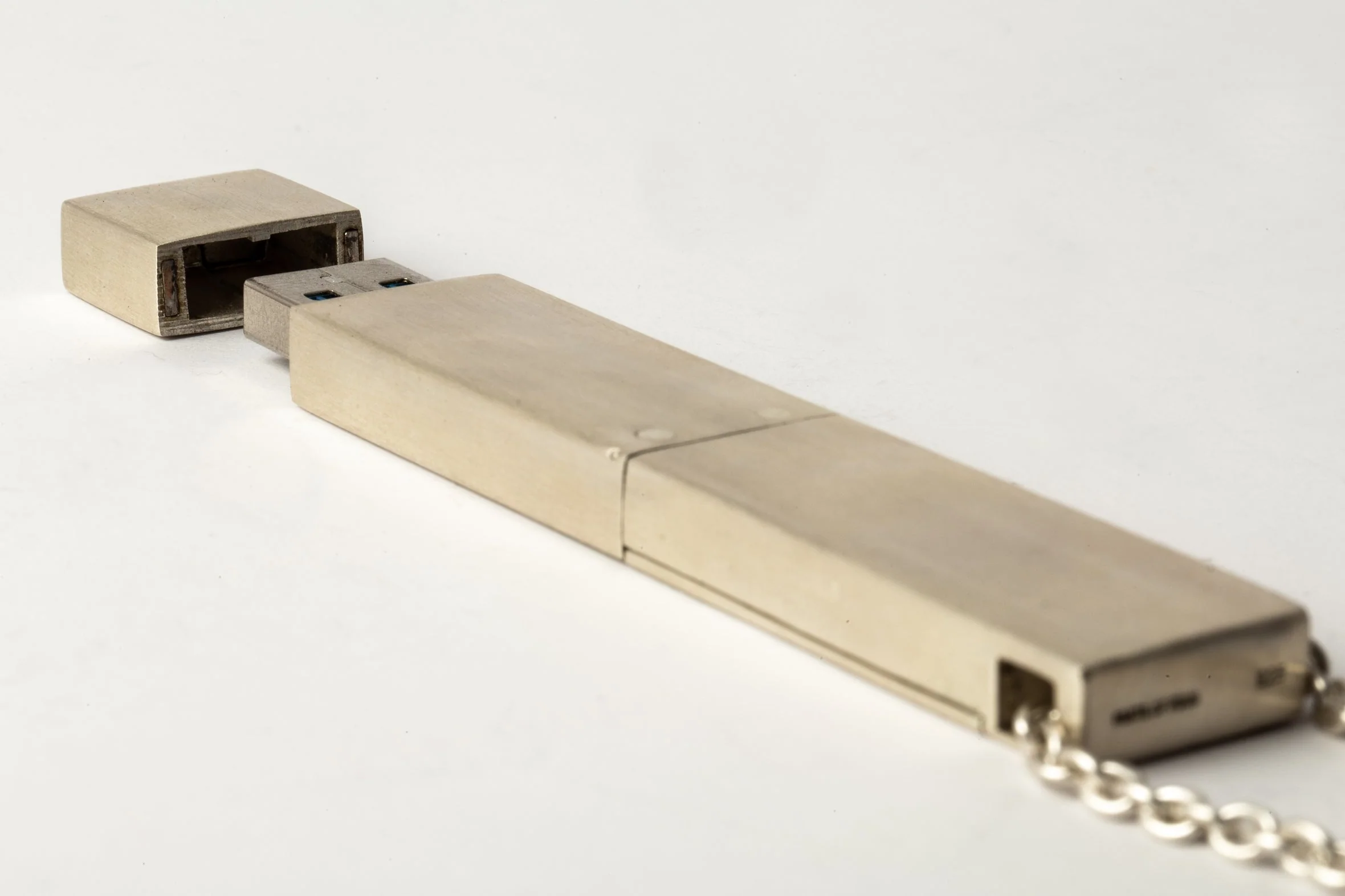 USB Necklace v5 (Long, 128GB, USB 3.0, MA) - Image 3