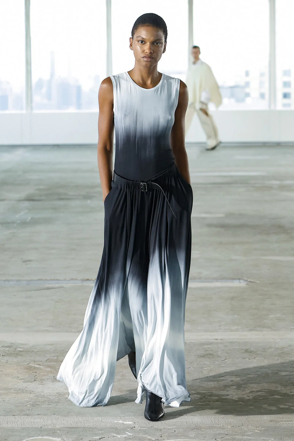 SLEEVELESS BELTED DRESS - Image 2