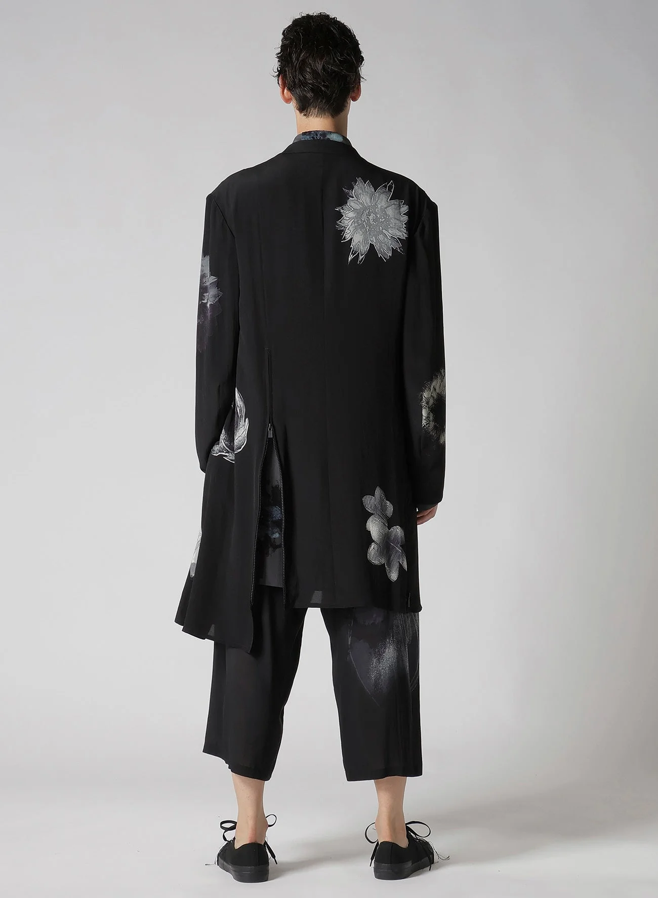 WHITE FLOWER PRINT SLIT JACKET - Image 4