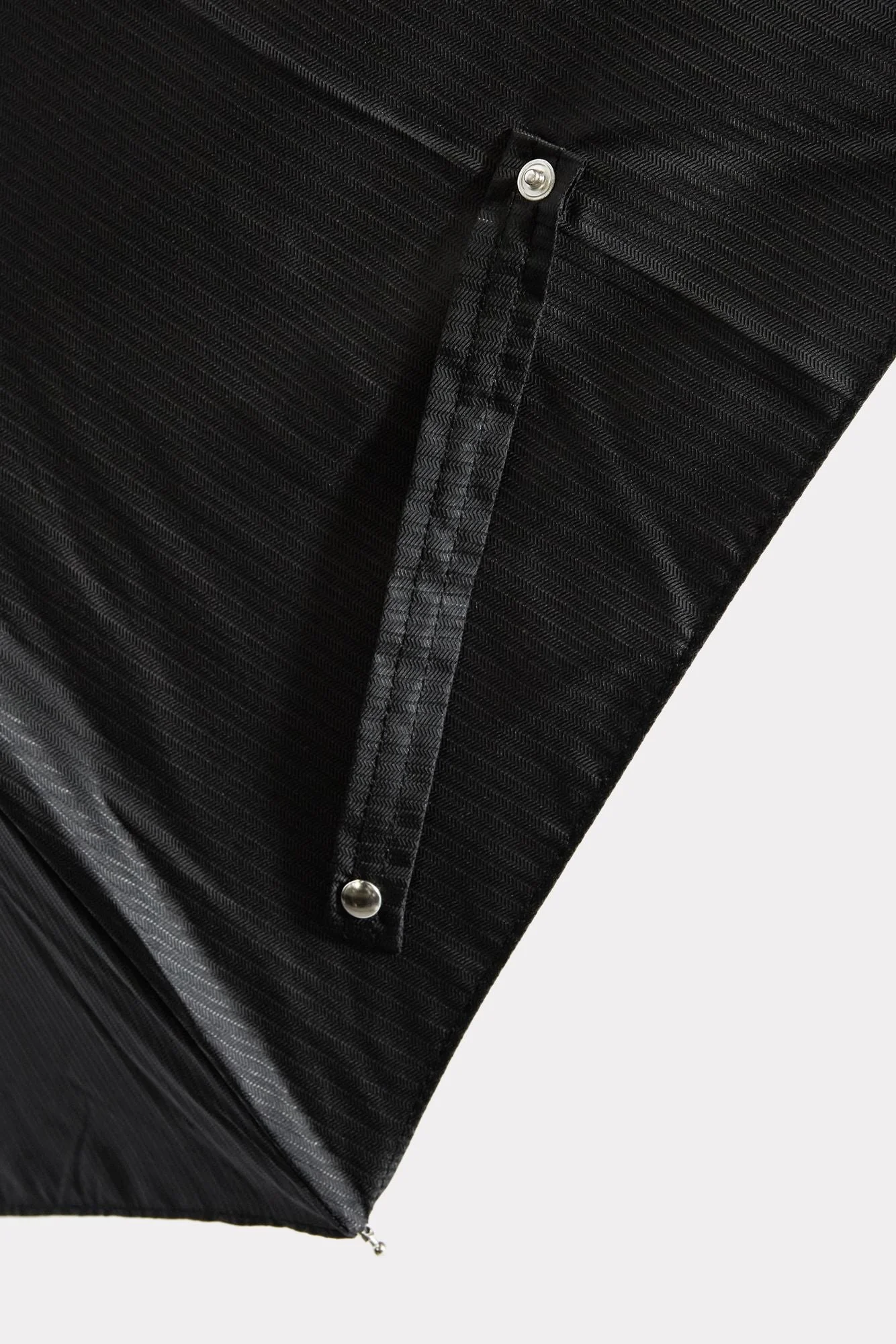 Silver Skull Folding Umbrella - Image 5