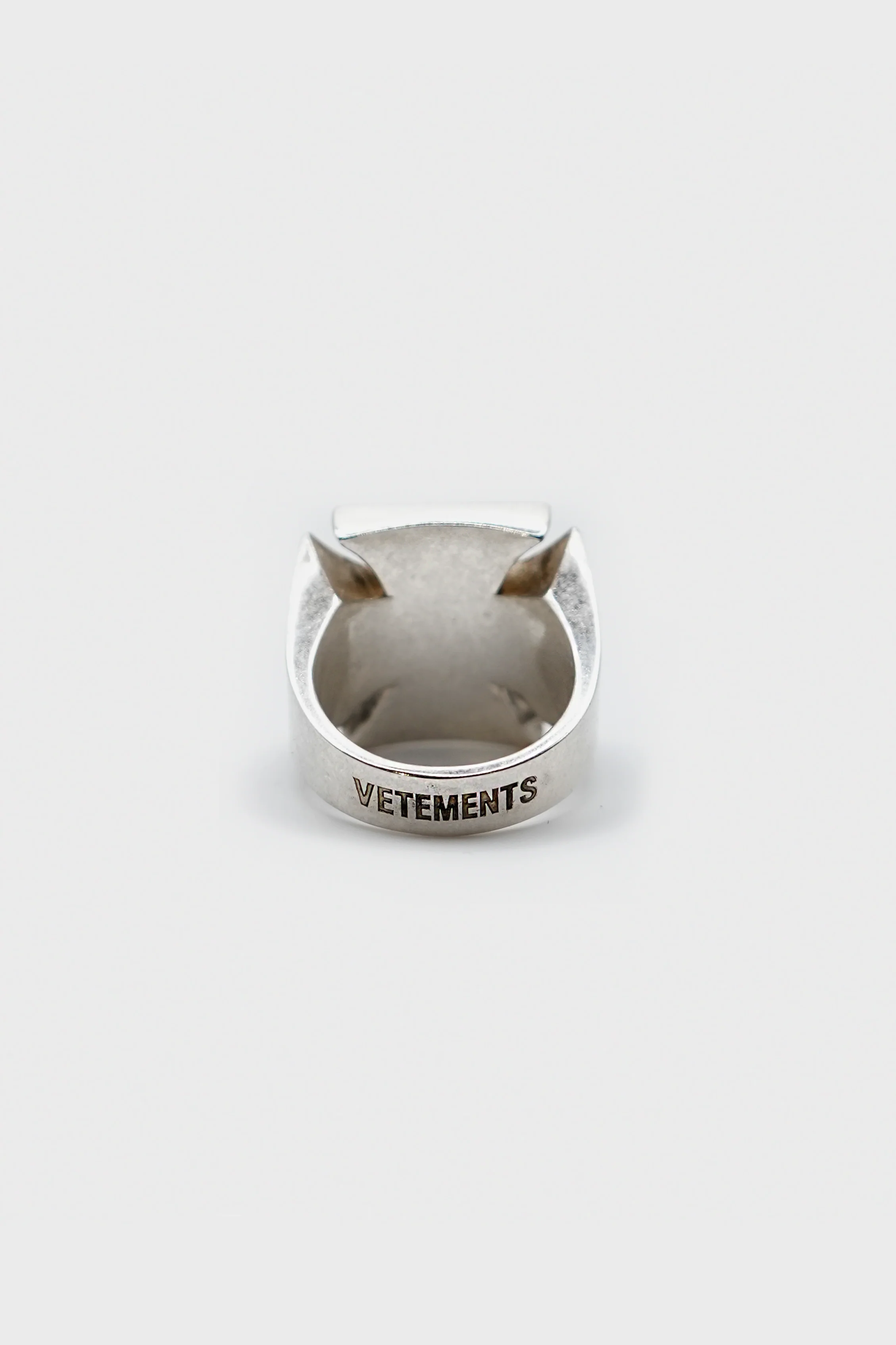 TRIPPLE BIKER CROSS LOGO RING SILVER - Image 3