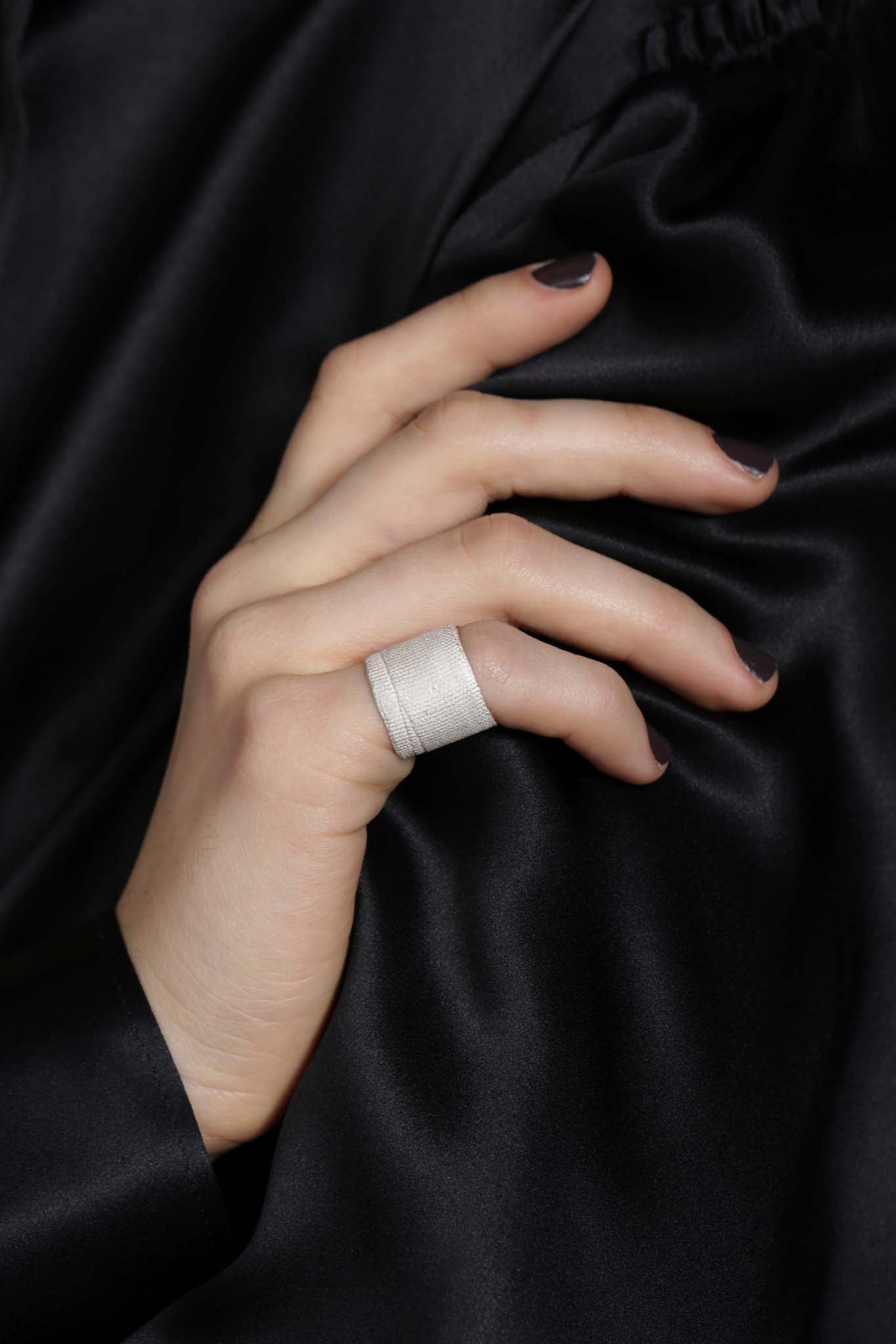 VTGR03 WHITE BANDAGE RING - Image 2