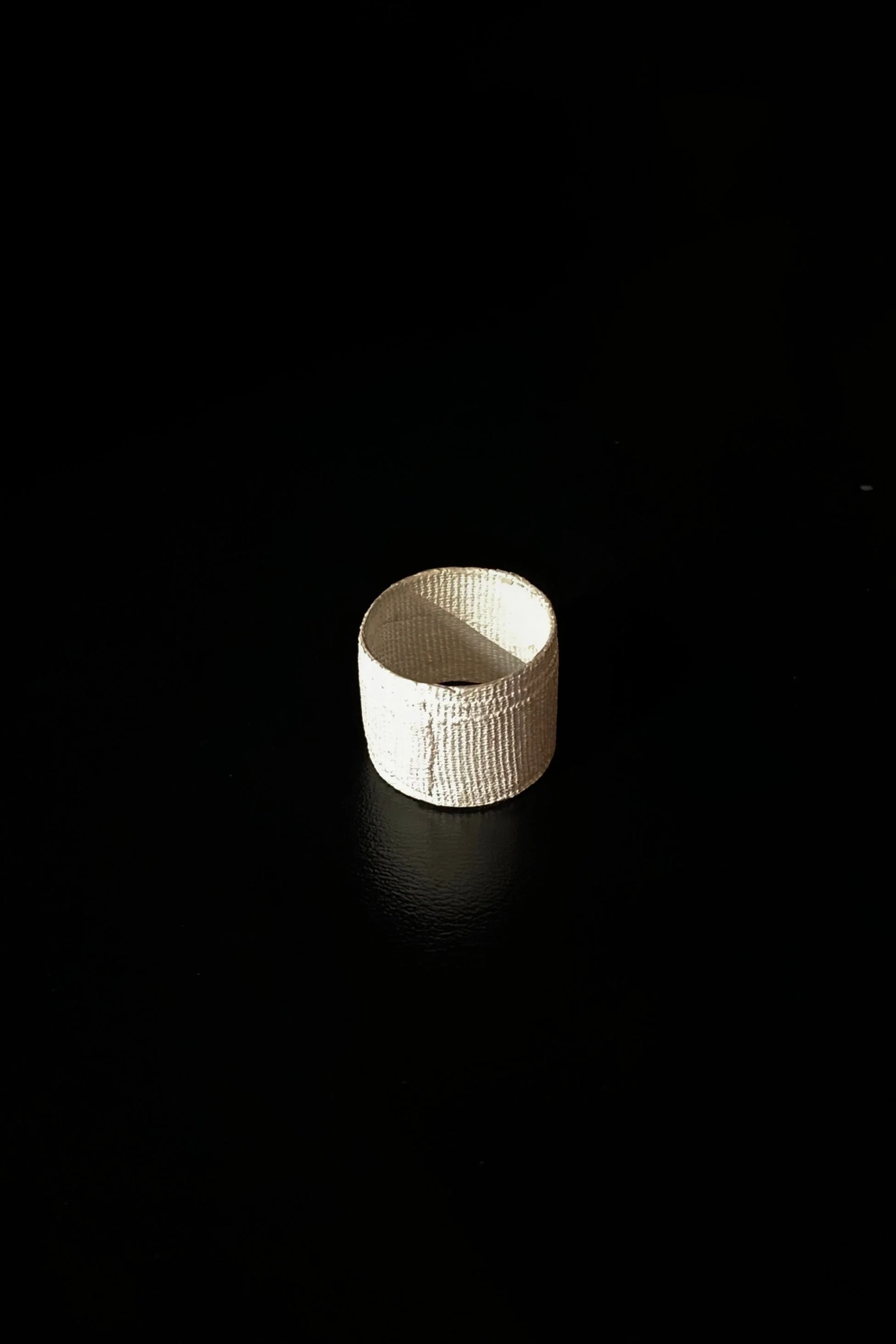VTGR03 WHITE BANDAGE RING - Image 3